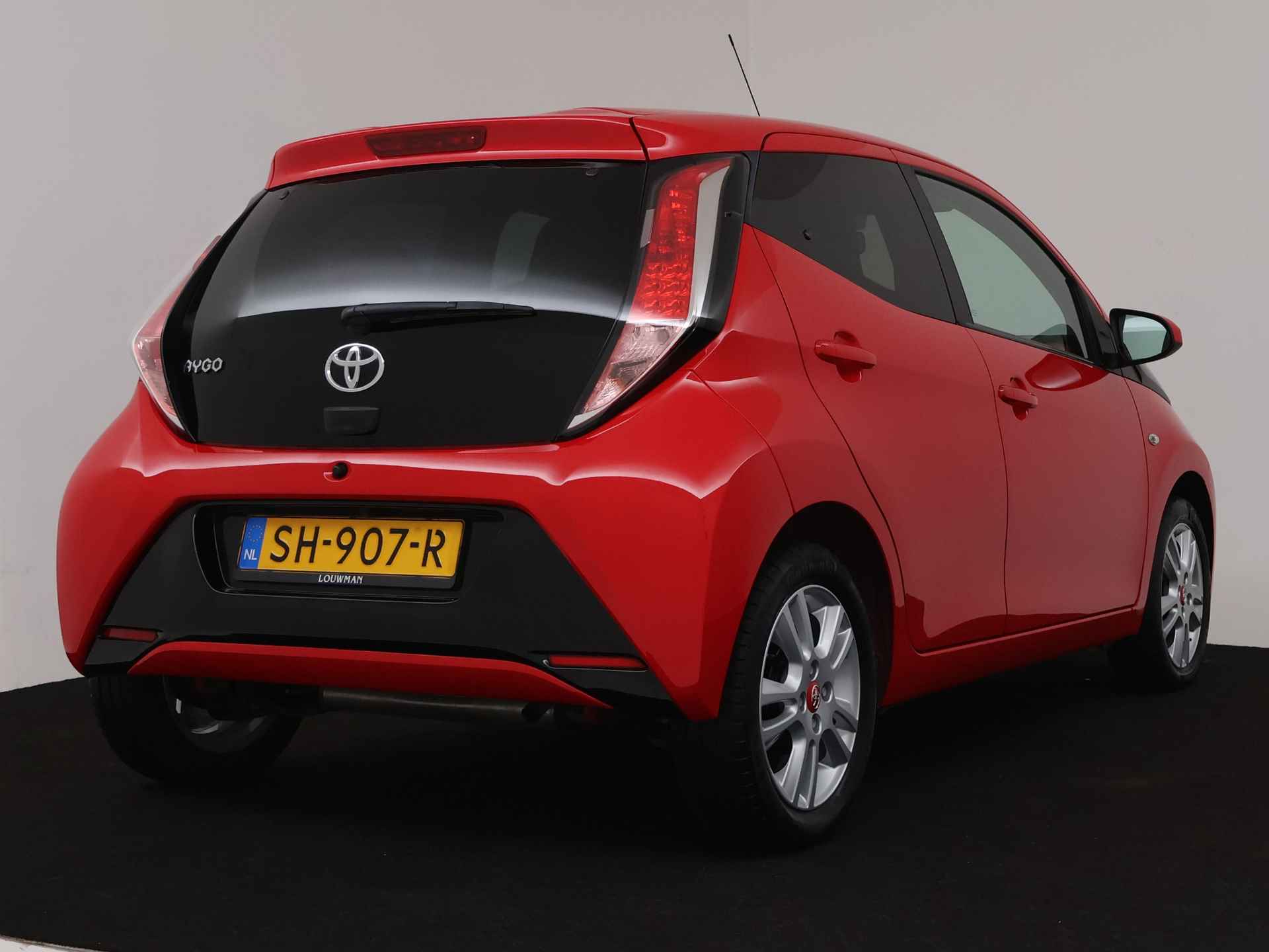 Toyota Aygo 1.0 VVT-i x-joy | Airco Aut. | LM velgen | Camera | Half leder | - 3/39