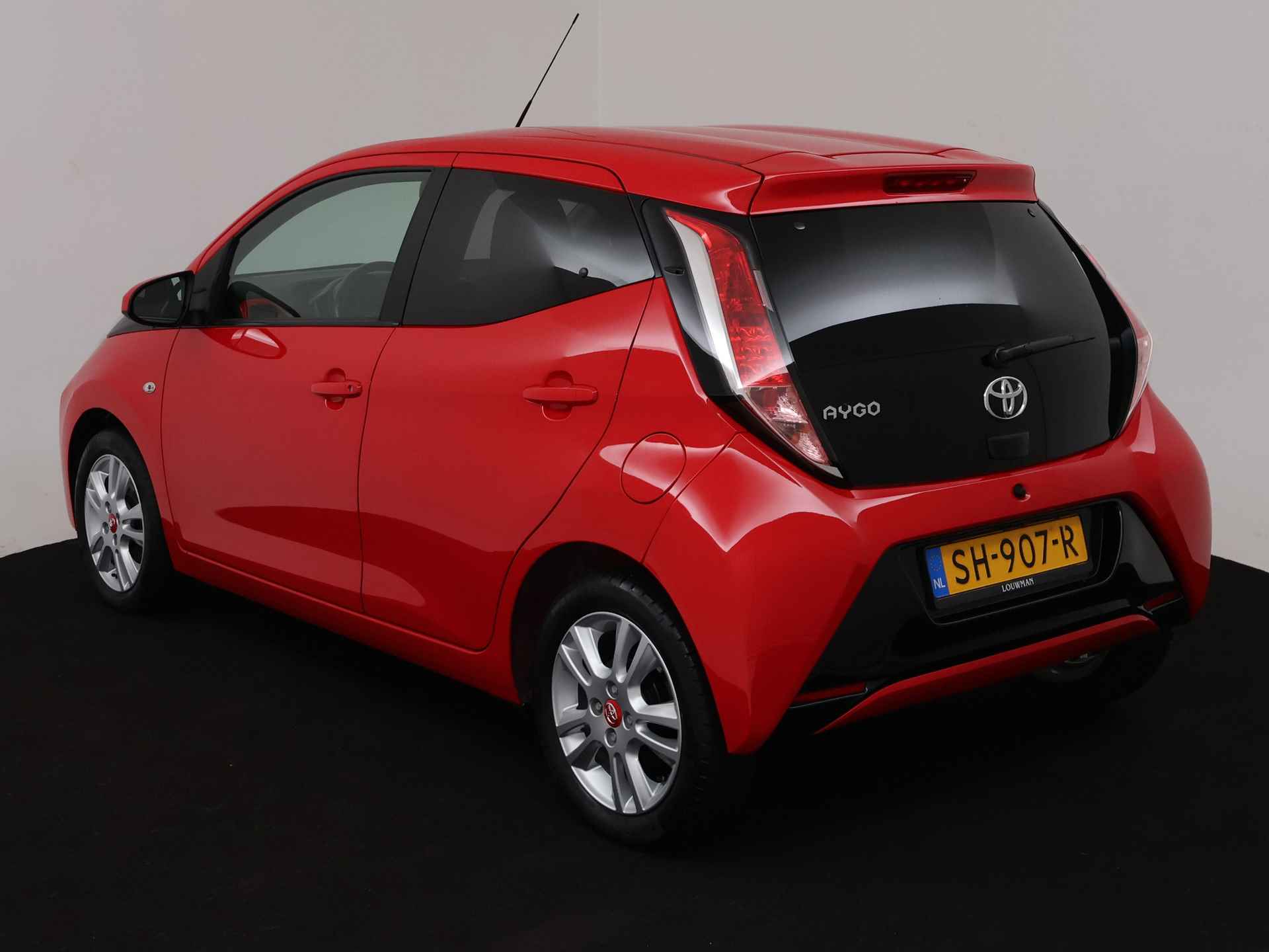 Toyota Aygo 1.0 VVT-i x-joy | Airco Aut. | LM velgen | Camera | Half leder | - 16/39