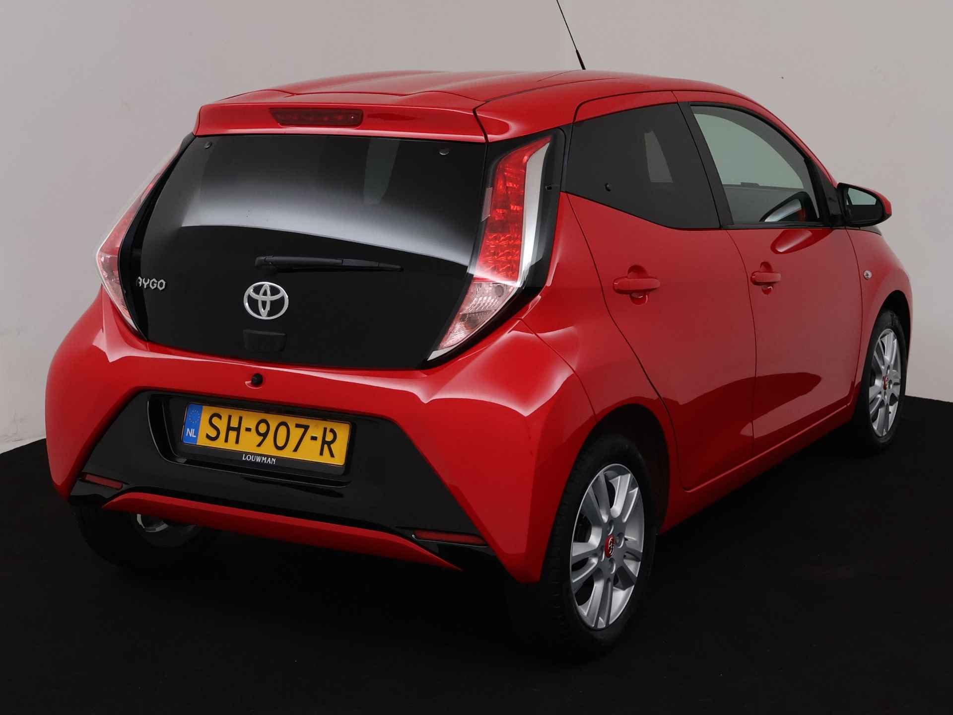 Toyota Aygo 1.0 VVT-i x-joy | Airco Aut. | LM velgen | Camera | Half leder | - 17/39