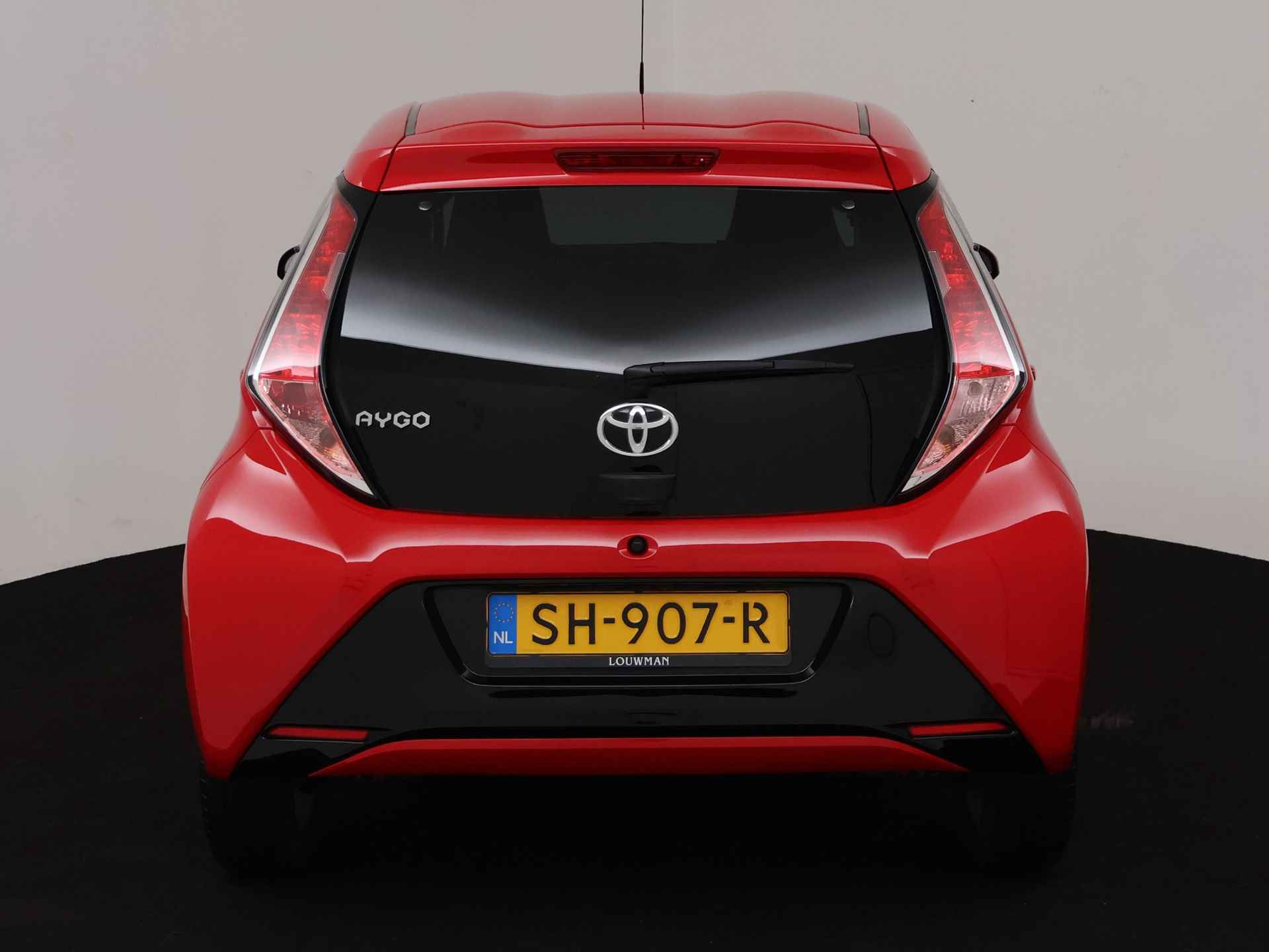 Toyota Aygo 1.0 VVT-i x-joy | Airco Aut. | LM velgen | Camera | Half leder | - 28/39