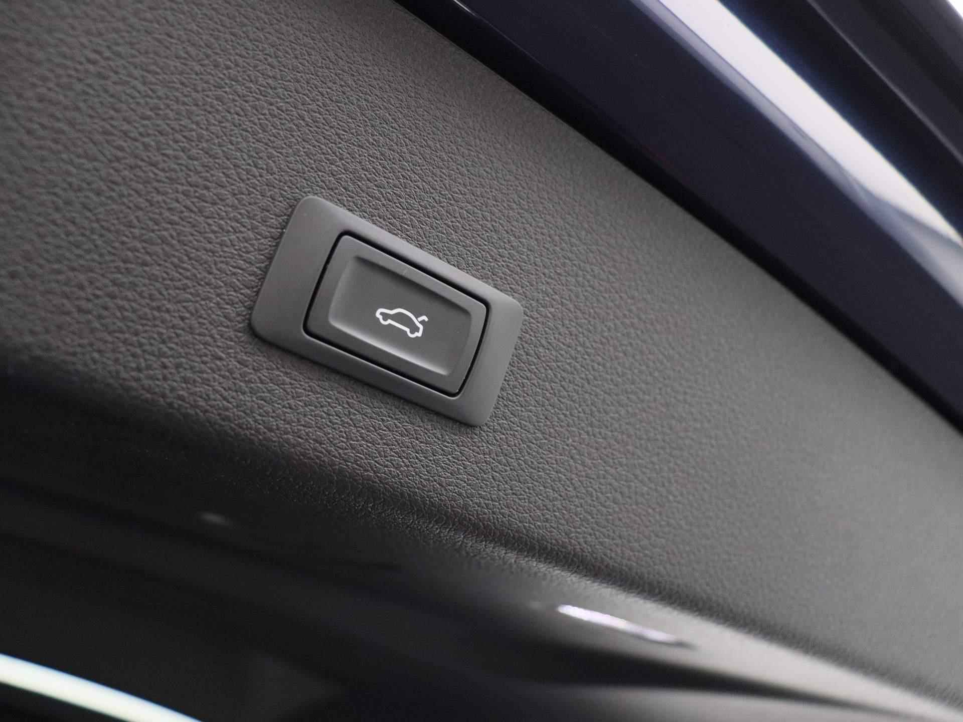 Audi e-tron Sportback S quattro 95 kWh 500 PK | Navigatie | 22 Inch wielen | Remzadels Rood | S-Sportstoelen | Optiek zwart pakket | Airco | Camera | - 15/52