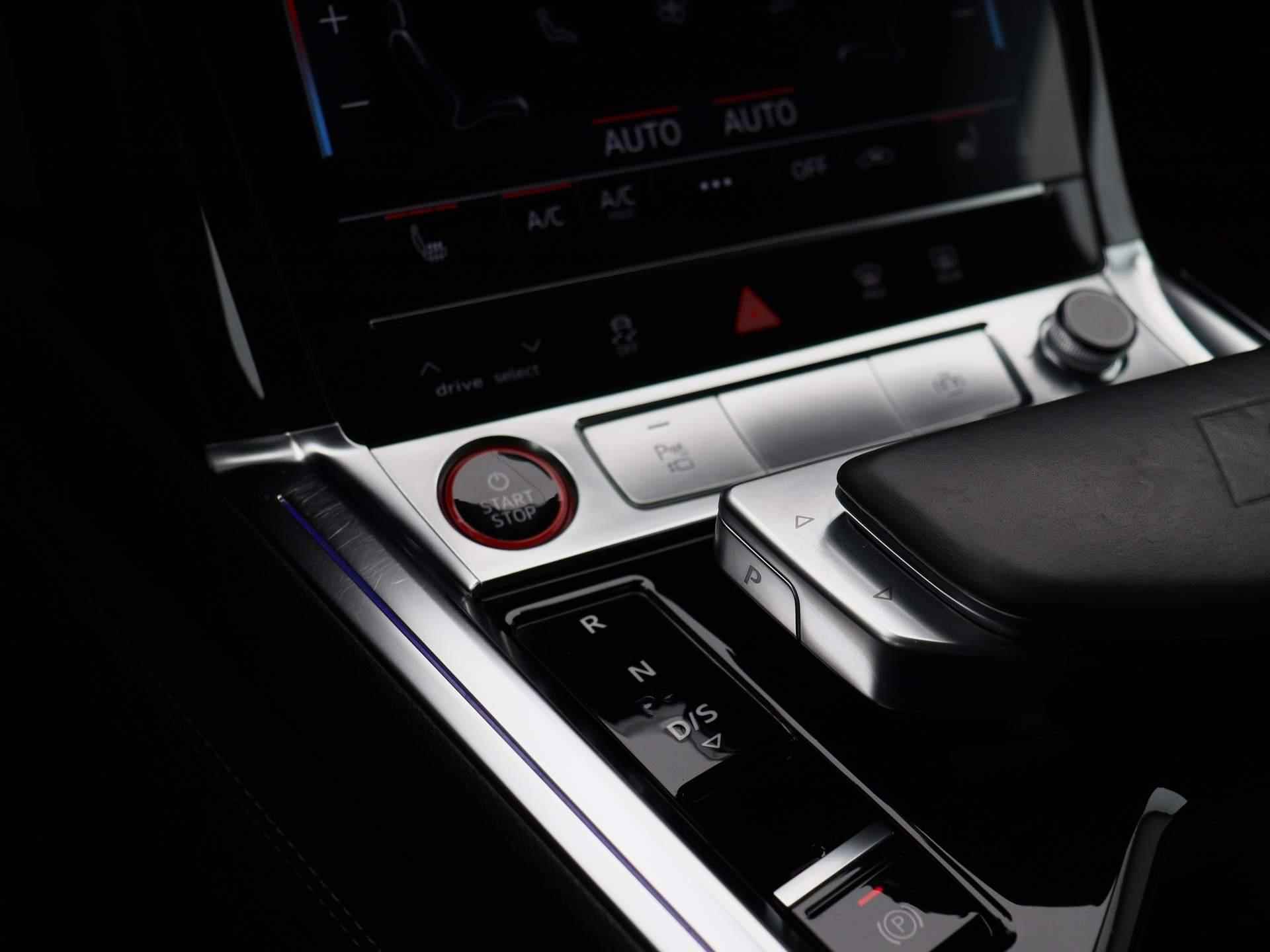 Audi e-tron Sportback S quattro 95 kWh 500 PK | Navigatie | 22 Inch wielen | Remzadels Rood | S-Sportstoelen | Optiek zwart pakket | Airco | Camera | - 22/52