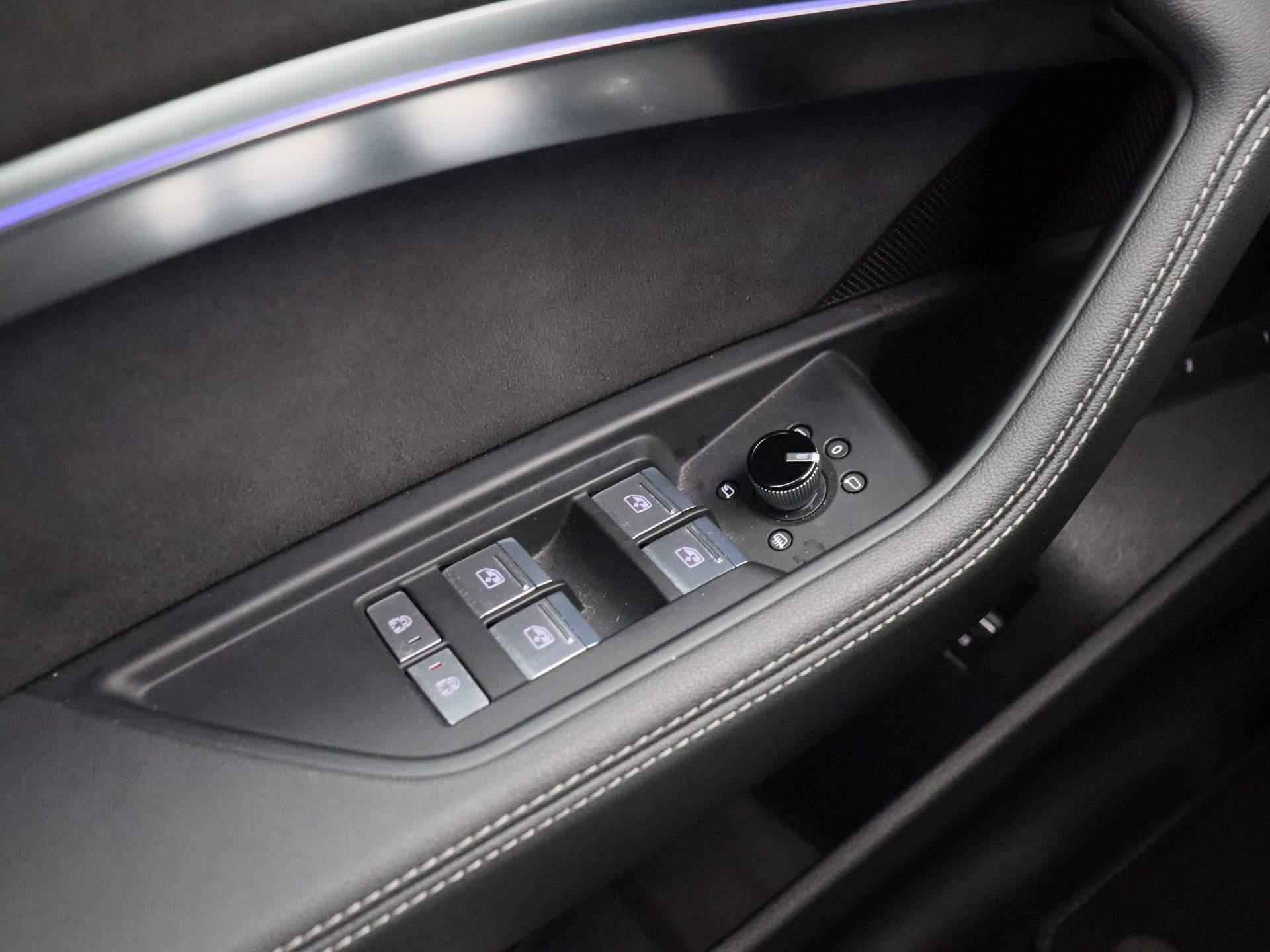 Audi e-tron Sportback S quattro 95 kWh 500 PK | Navigatie | 22 Inch wielen | Remzadels Rood | S-Sportstoelen | Optiek zwart pakket | Airco | Camera | - 29/52