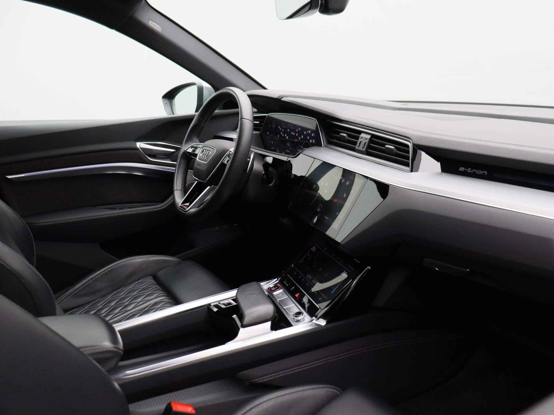 Audi e-tron Sportback S quattro 95 kWh 500 PK | Navigatie | 22 Inch wielen | Remzadels Rood | S-Sportstoelen | Optiek zwart pakket | Airco | Camera | - 45/52