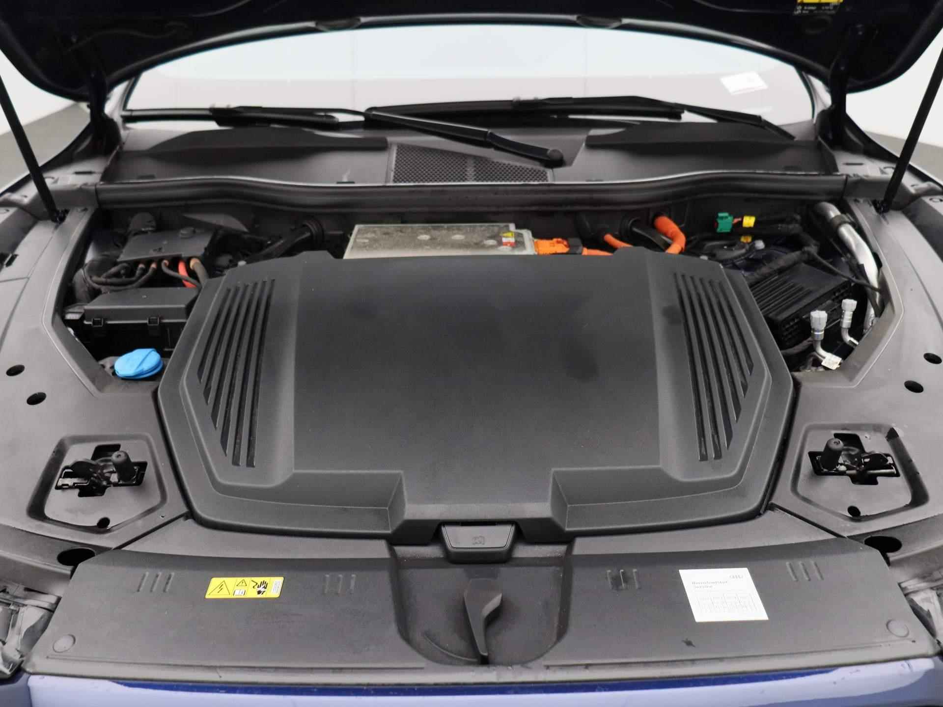Audi e-tron Sportback S quattro 95 kWh 500 PK | Navigatie | 22 Inch wielen | Remzadels Rood | S-Sportstoelen | Optiek zwart pakket | Airco | Camera | - 48/52