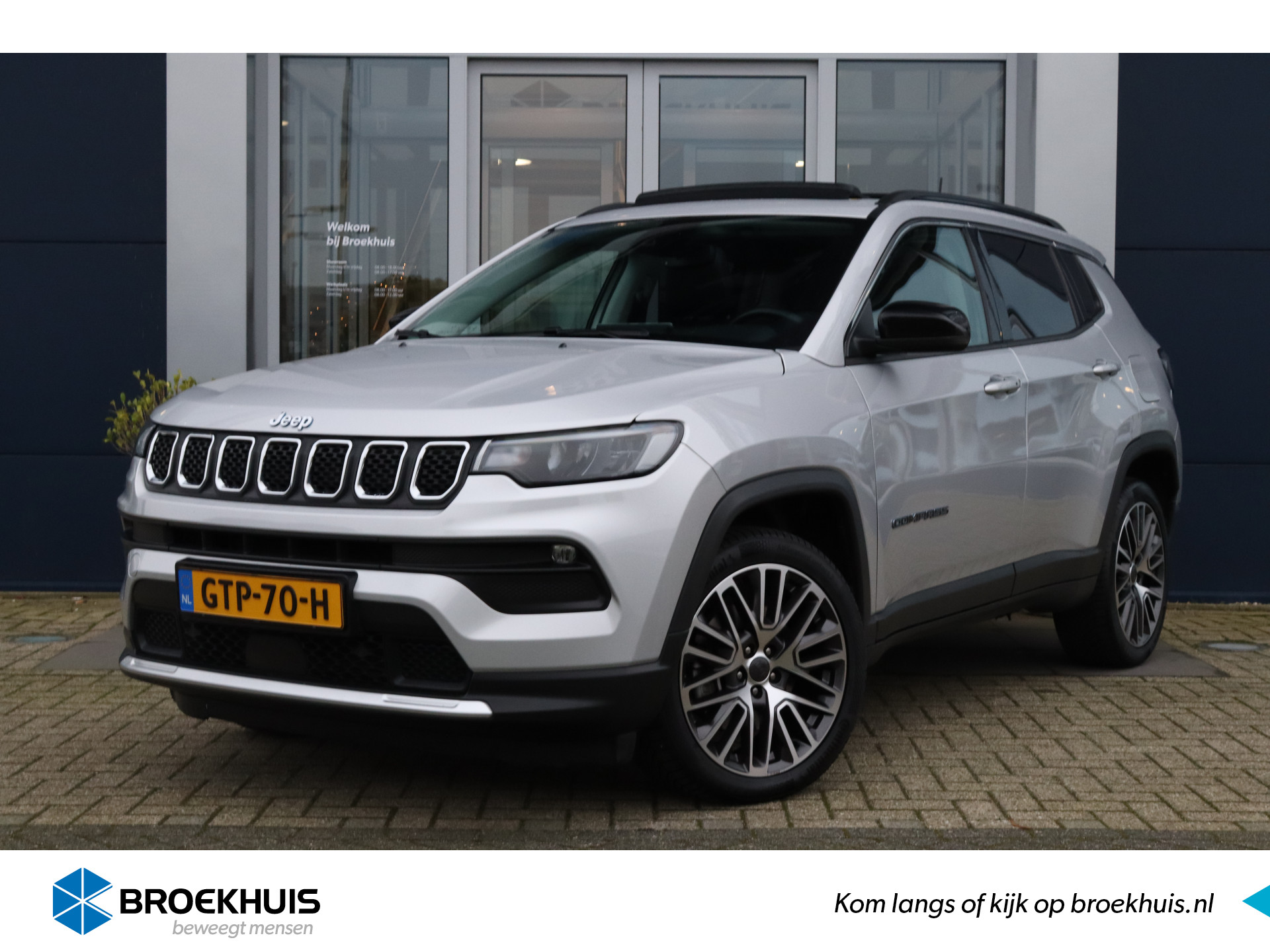 Jeep Compass 4xe 190-PK Plug-in Hybrid Electric Night Eagle | Schuif/kantel dak | Stuur + Stoelverwarming | Camera | Elektr. klep | ACC