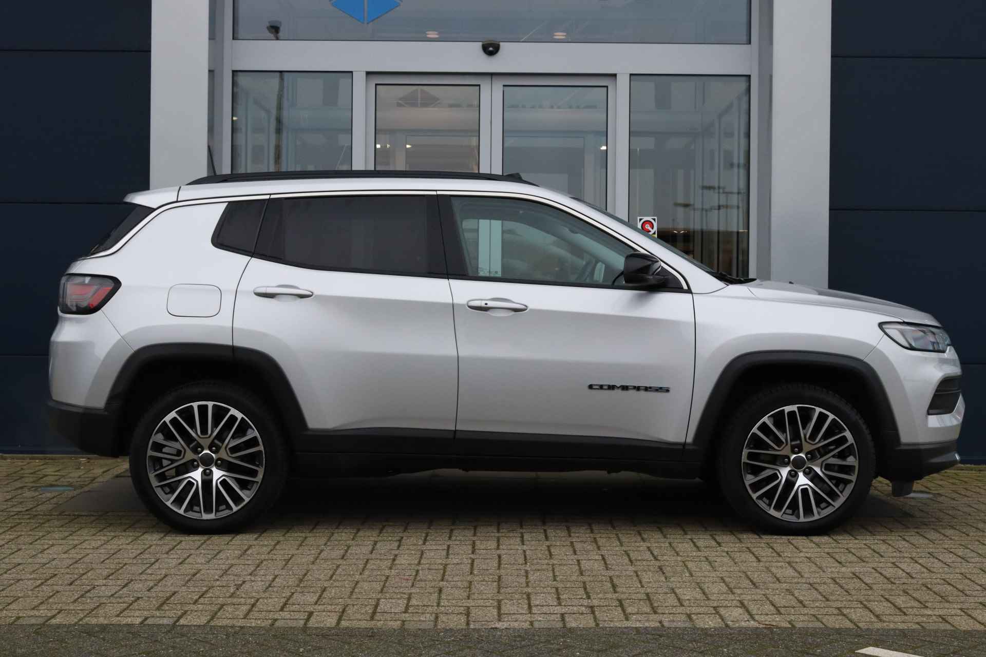 Jeep Compass 4xe 190-PK Plug-in Hybrid Electric Night Eagle | Schuif/kantel dak | Stuur + Stoelverwarming | Camera | Elektr. klep | ACC - 13/40