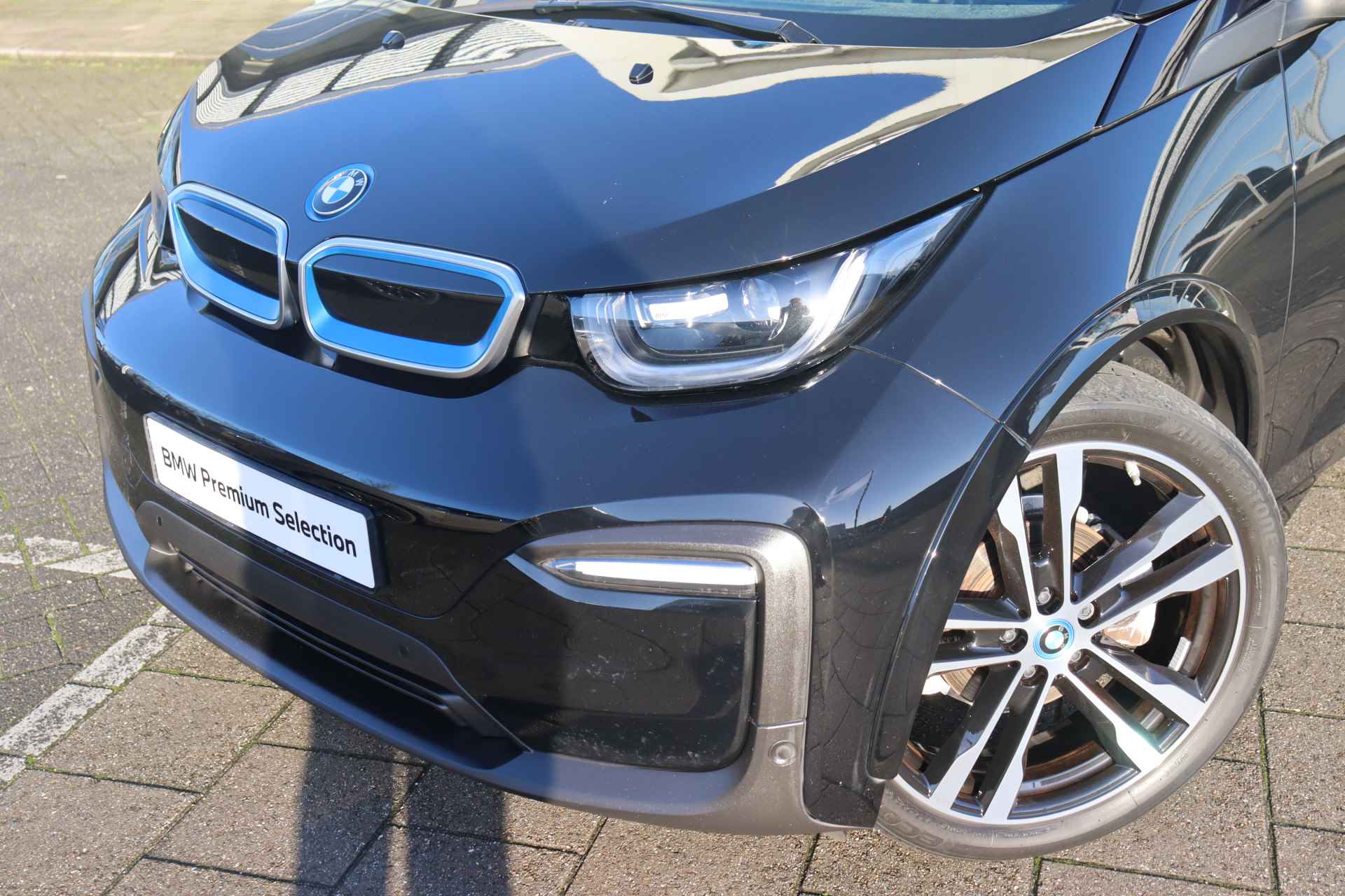 BMW i3 Business / Sportpakket / Achteruitrijcamera / Stoelverwarming / Cruise Control / Extra getint glas achter / Navigatie Professional - 3/28