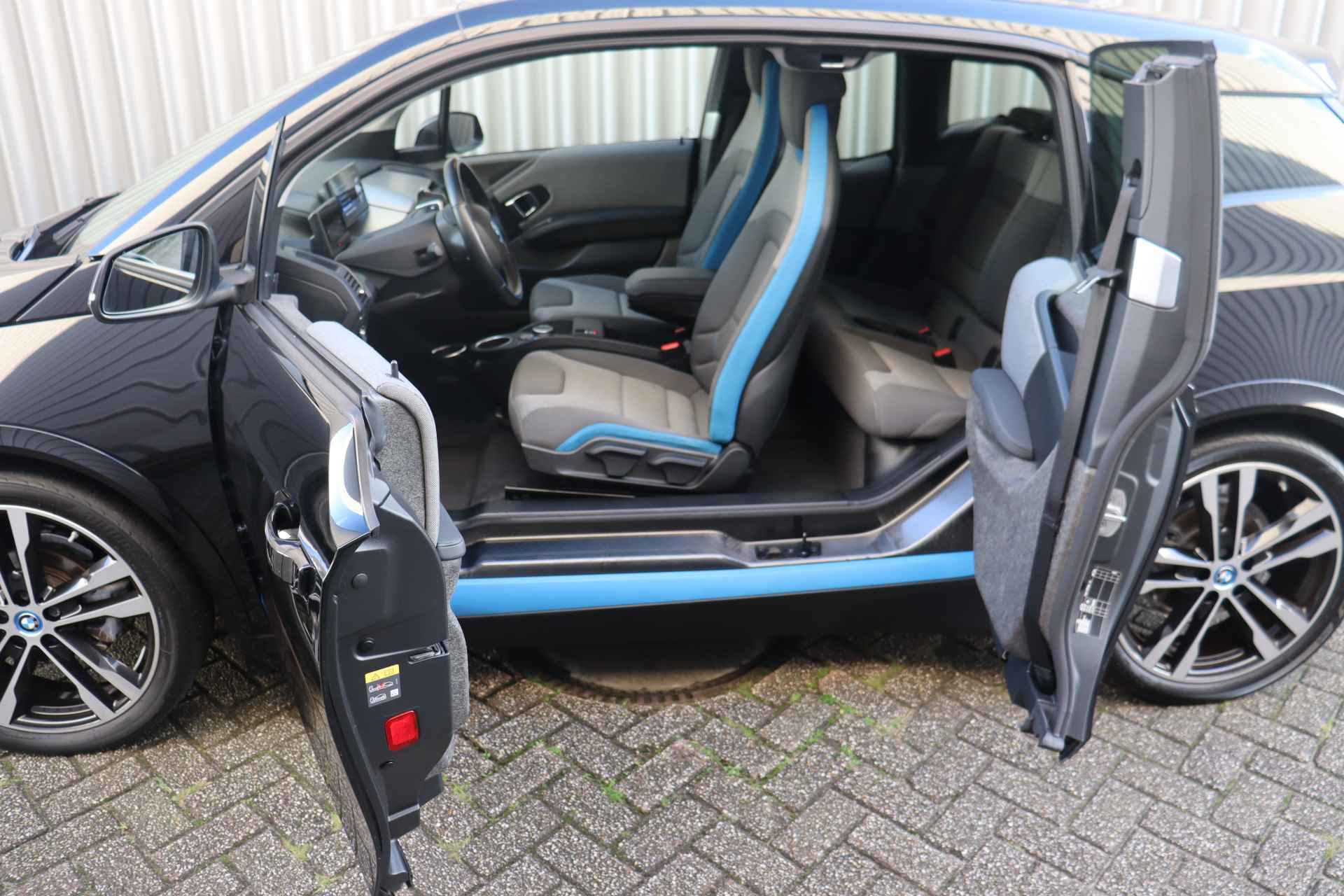 BMW i3 Business / Sportpakket / Achteruitrijcamera / Stoelverwarming / Cruise Control / Extra getint glas achter / Navigatie Professional - 16/28