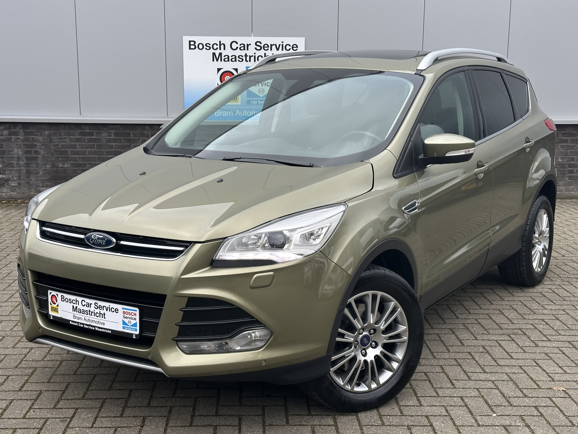 Ford Kuga 1.6 Titanium Plus 4WD | Panorama | 1ste Eigenaar | Volledige Historie | Cruise en Climate control | Winter pakket