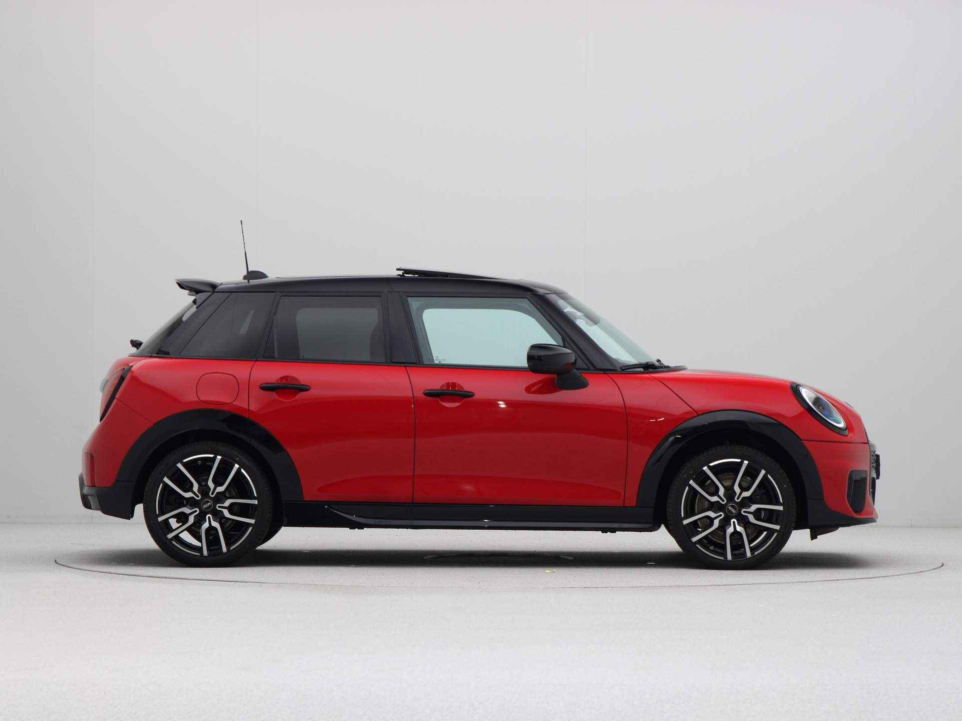 MINI Cooper 5-deurs S John Cooper Works Pakket XL PRIVATE LEASE EUR 760,- (48 mnd/10.000 km) - 9/24