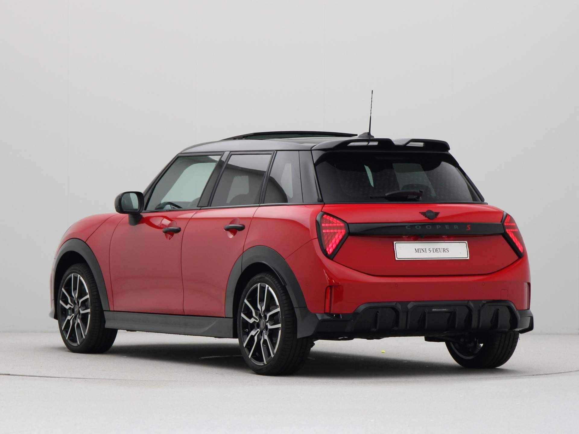 MINI Cooper 5-deurs S John Cooper Works Pakket XL PRIVATE LEASE EUR 760,- (48 mnd/10.000 km) - 12/24