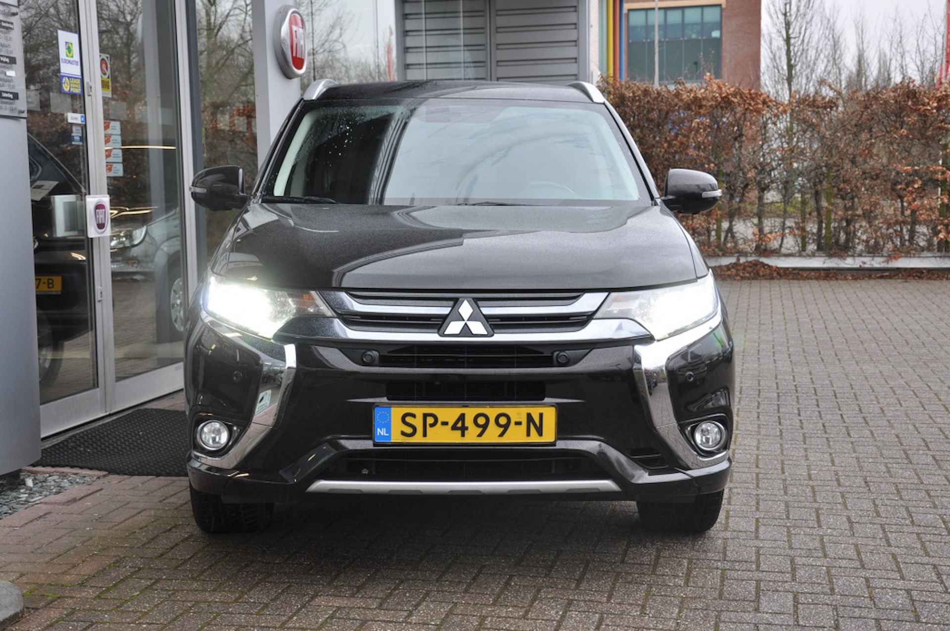 Mitsubishi Outlander TREKHAAK CAMERA 2.0 PHEV Exec. Ed. - 3/28