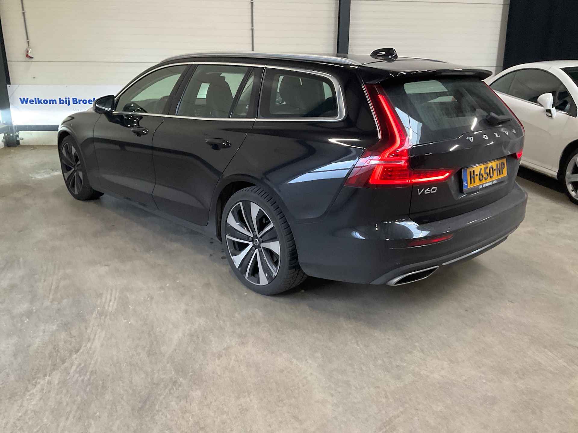 Volvo V60 2.0 T4 INSCRIPTION | 1e EIGENAAR! | PANODAK | POLESTAR ENGENEERED | LEDEREN MEMORY SEATS | NL-AUTO! | CAMERA | STOELVERWARMING | - 4/8