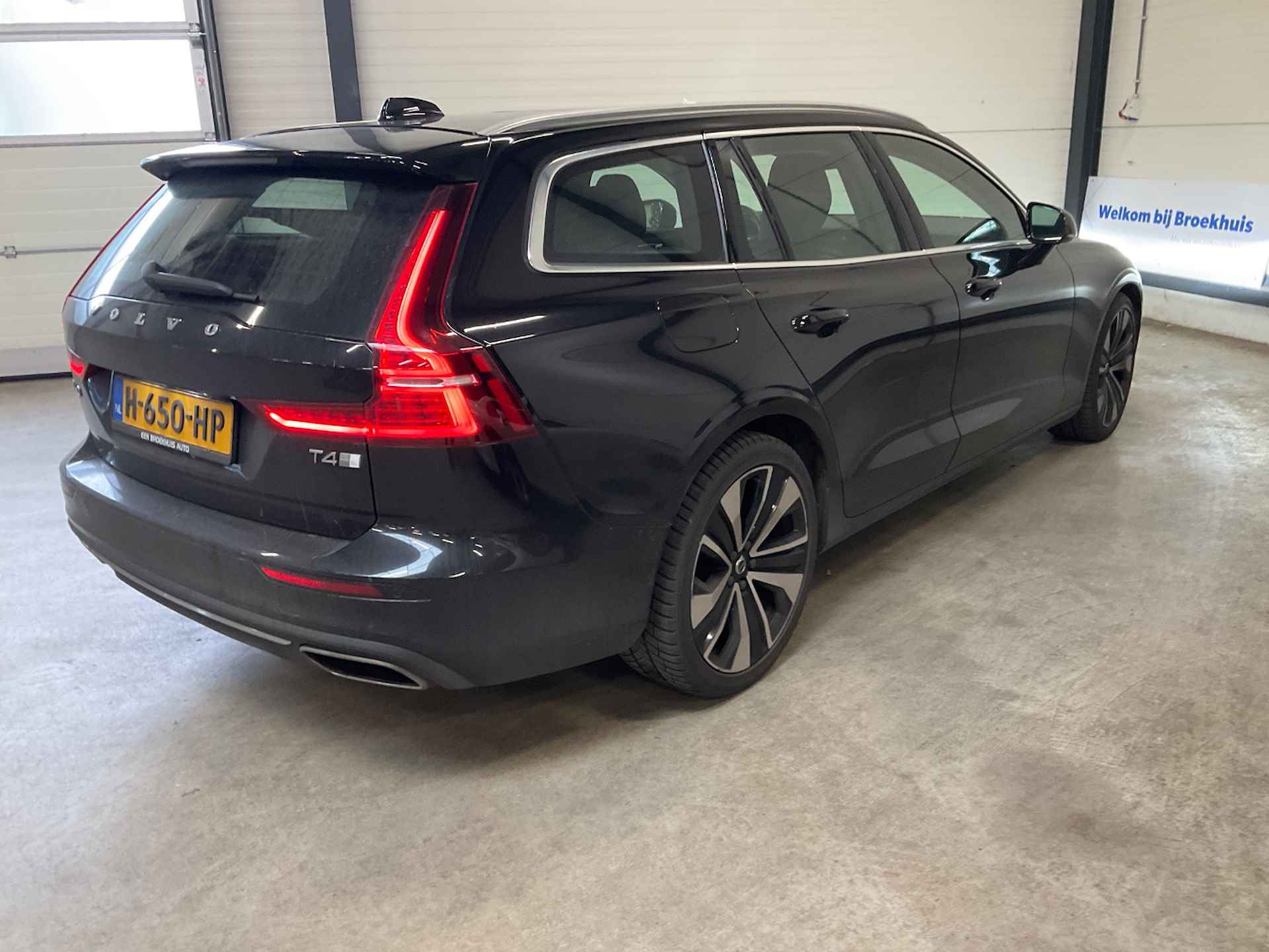 Volvo V60 2.0 T4 INSCRIPTION | 1e EIGENAAR! | PANODAK | POLESTAR ENGENEERED | LEDEREN MEMORY SEATS | NL-AUTO! | CAMERA | STOELVERWARMING | - 5/8