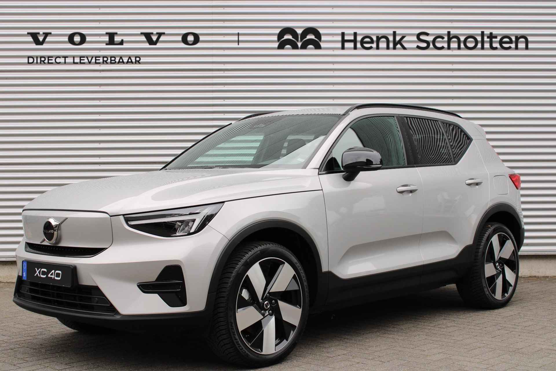 Volvo XC40 Single Motor Extended Range Plus 82 kWh Adaptieve Cruise Control Met Pilot Assist, BLIS Dodehoekdetectie, Keyless Entry, Elektrisch Bedienbare Achterklep, Verwarmbare Voorstoelen, Stuurwielverwarming, 20" Lichtmetalen Velgen, Extra Getint Glas Achter - 1/24