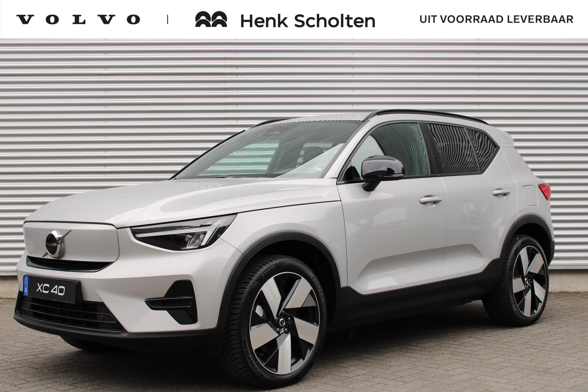 Volvo XC40 Single Motor Extended Range Plus 82 kWh Adaptieve Cruise Control Met Pilot Assist, BLIS Dodehoekdetectie, Keyless Entry, Elektrisch Bedienbare Achterklep, Verwarmbare Voorstoelen, Stuurwielverwarming, 20" Lichtmetalen Velgen, Extra Getint Glas Achter