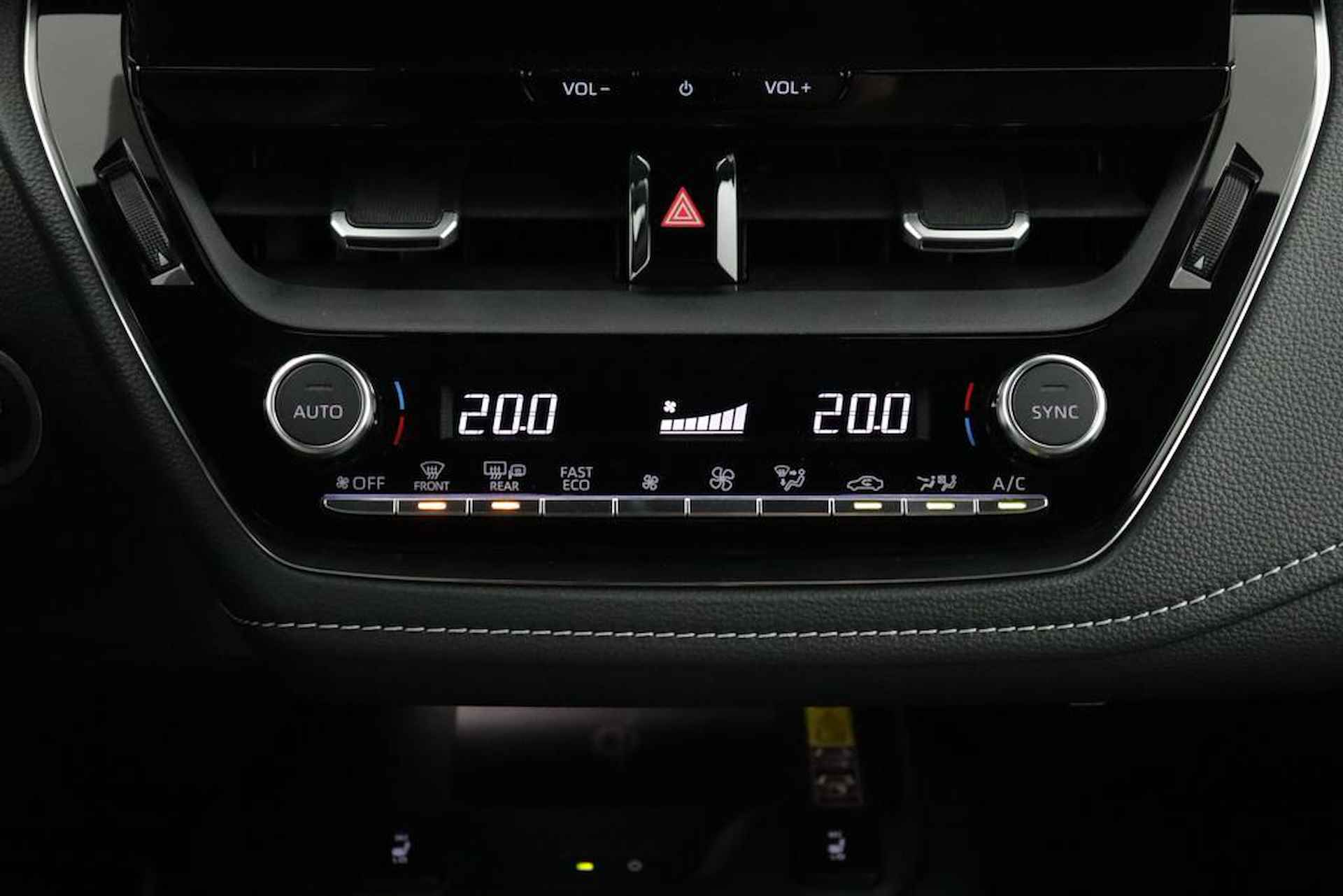Toyota Corolla Touring Sports 1.8 Hybrid First Edition | Navigatie | Adaptieve-Cruise | Parkeersensoren | Elektrische achterklep | - 7/105
