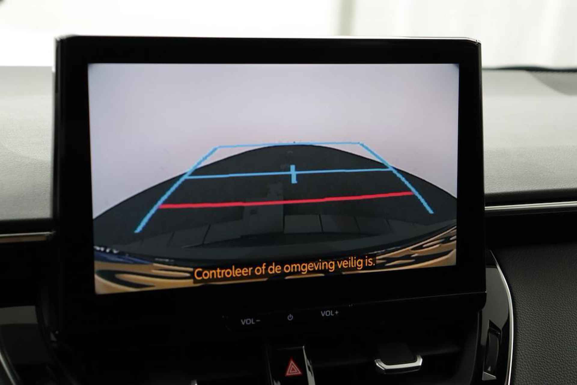 Toyota Corolla Touring Sports 1.8 Hybrid First Edition | Navigatie | Adaptieve-Cruise | Parkeersensoren | Elektrische achterklep | - 8/105