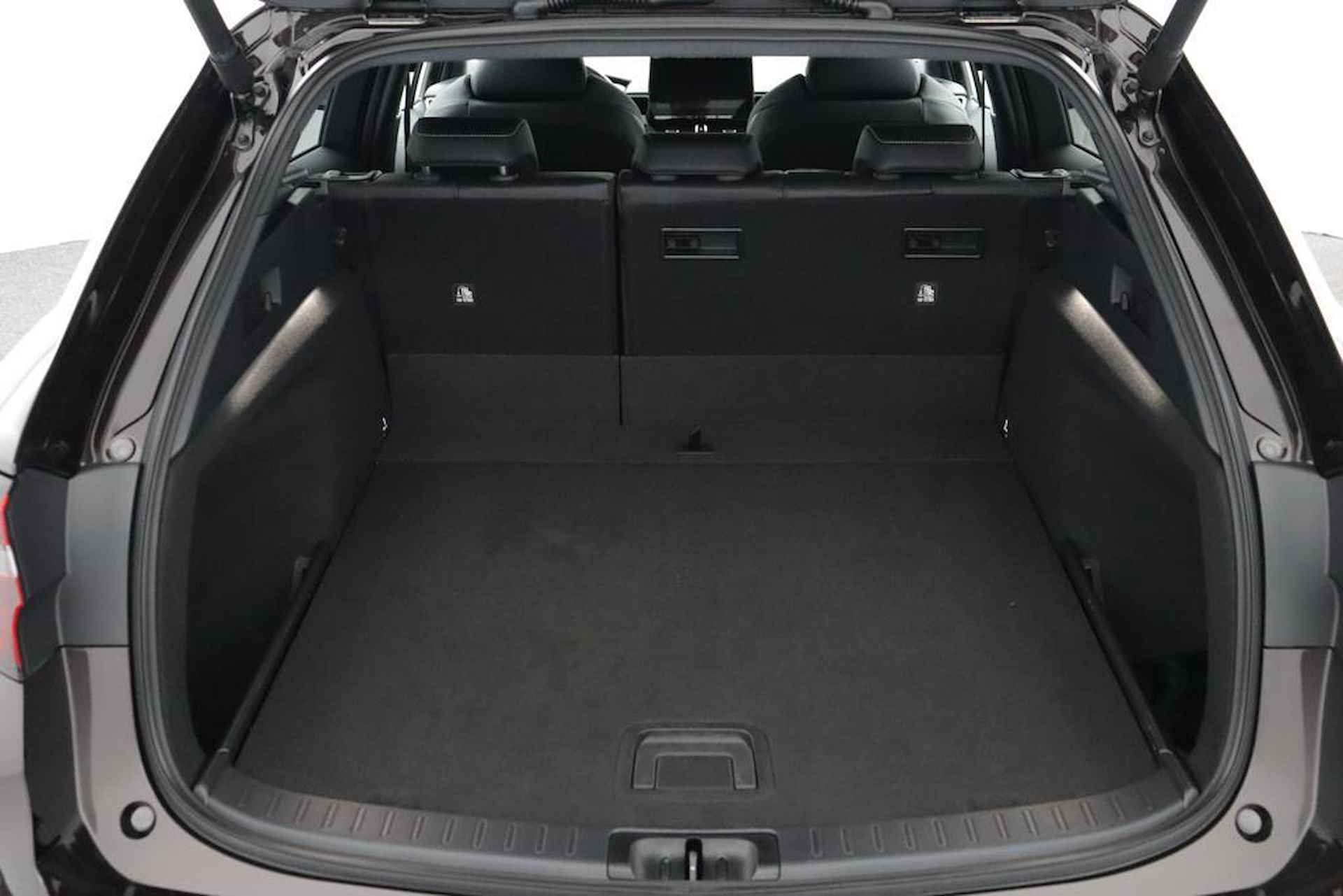 Toyota Corolla Touring Sports 1.8 Hybrid First Edition | Navigatie | Adaptieve-Cruise | Parkeersensoren | Elektrische achterklep | - 22/105