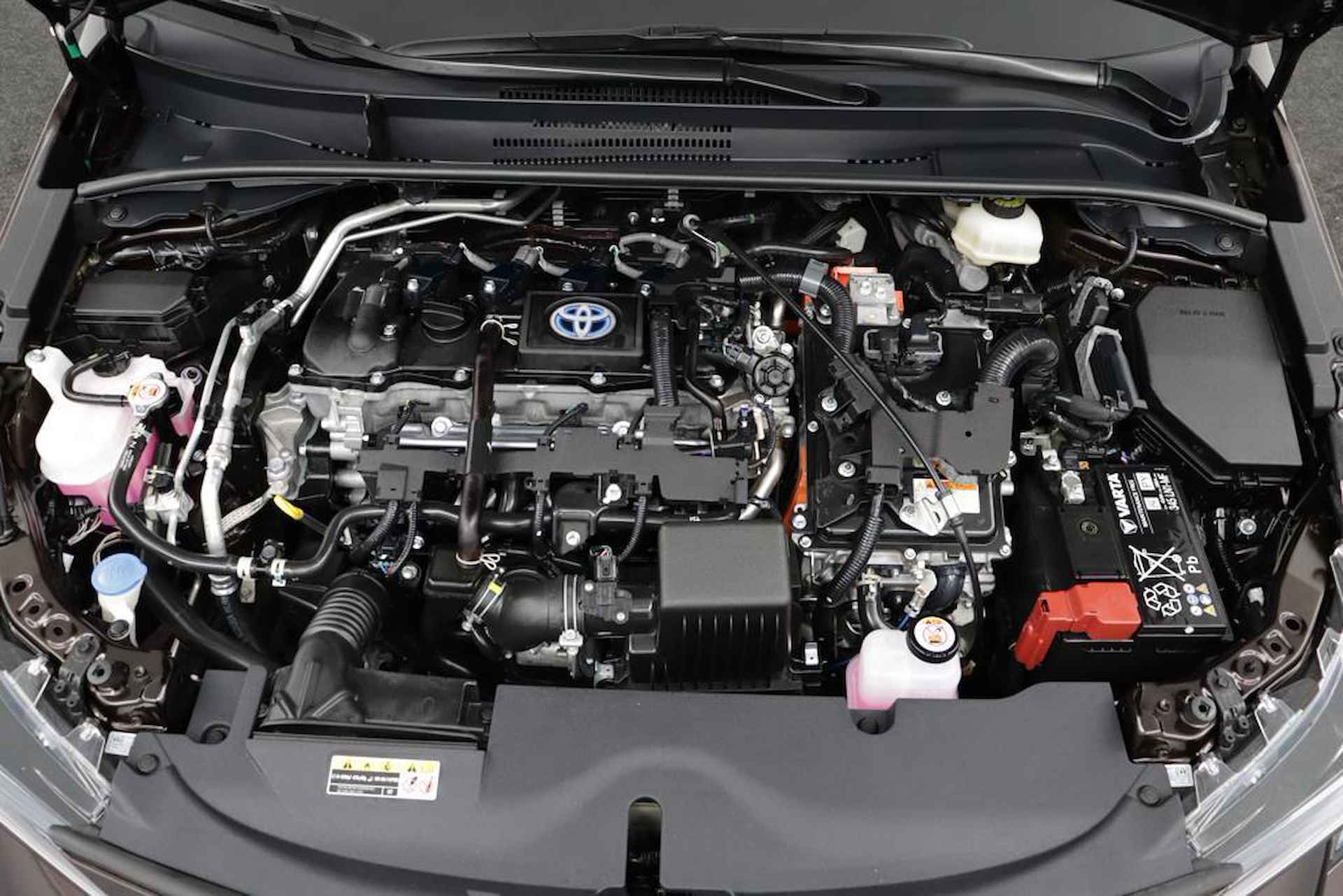 Toyota Corolla Touring Sports 1.8 Hybrid First Edition | Navigatie | Adaptieve-Cruise | Parkeersensoren | Elektrische achterklep | - 33/105