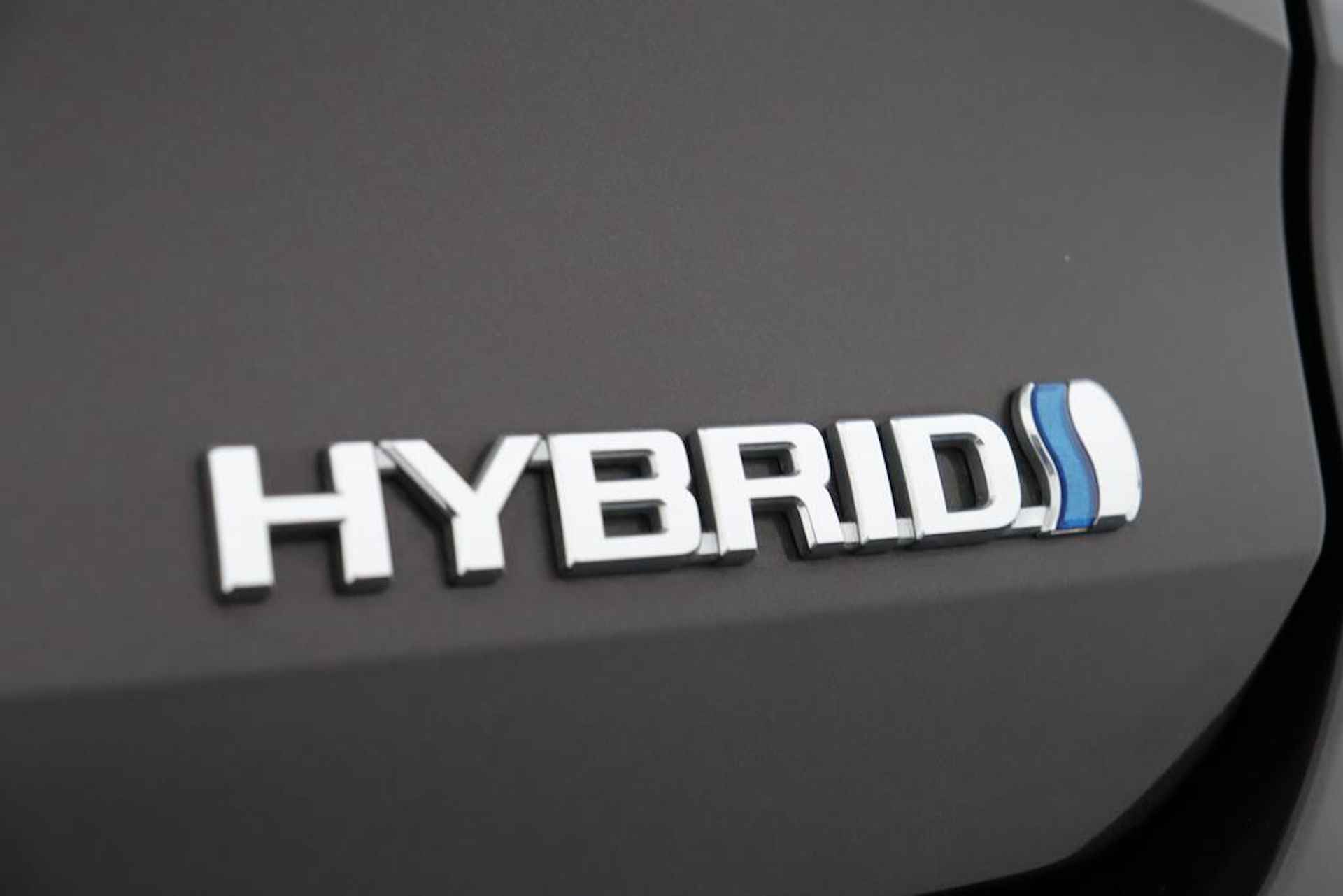 Toyota Corolla Touring Sports 1.8 Hybrid First Edition | Navigatie | Adaptieve-Cruise | Parkeersensoren | Elektrische achterklep | - 38/105