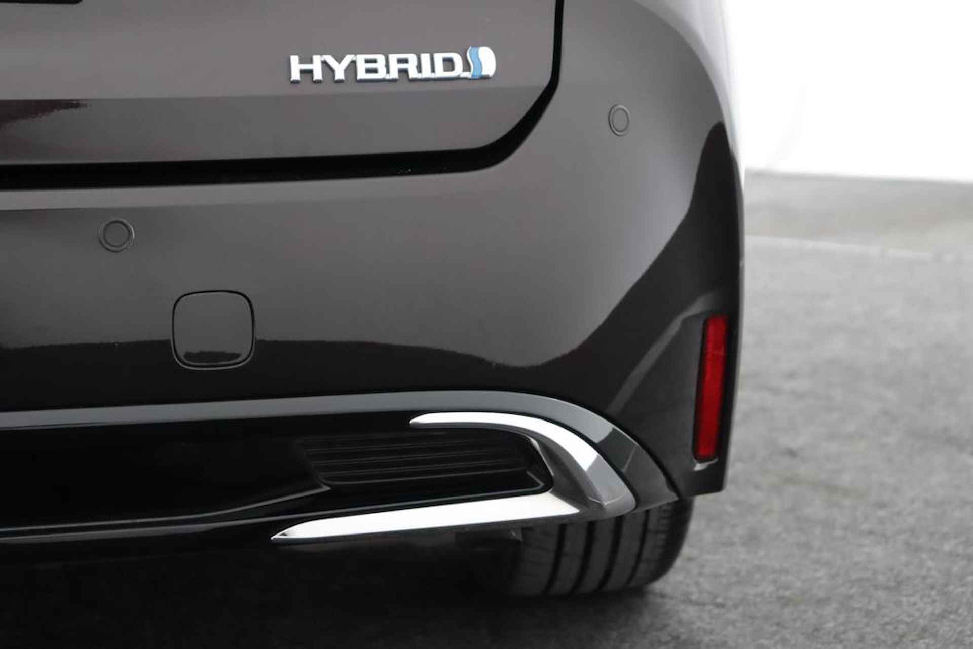 Toyota Corolla Touring Sports 1.8 Hybrid First Edition | Navigatie | Adaptieve-Cruise | Parkeersensoren | Elektrische achterklep | - 47/105