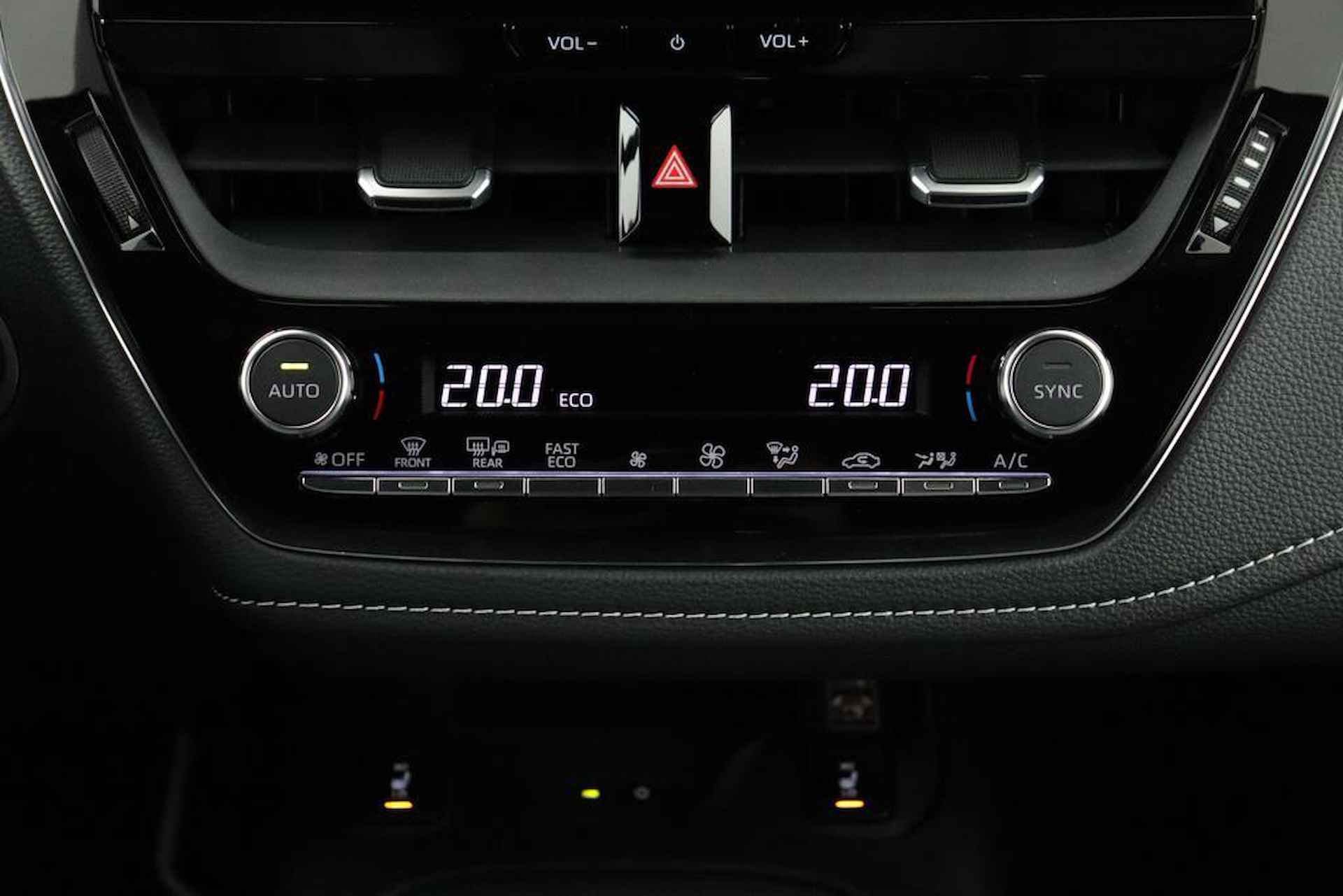 Toyota Corolla Touring Sports 1.8 Hybrid First Edition | Navigatie | Adaptieve-Cruise | Parkeersensoren | Elektrische achterklep | - 56/105