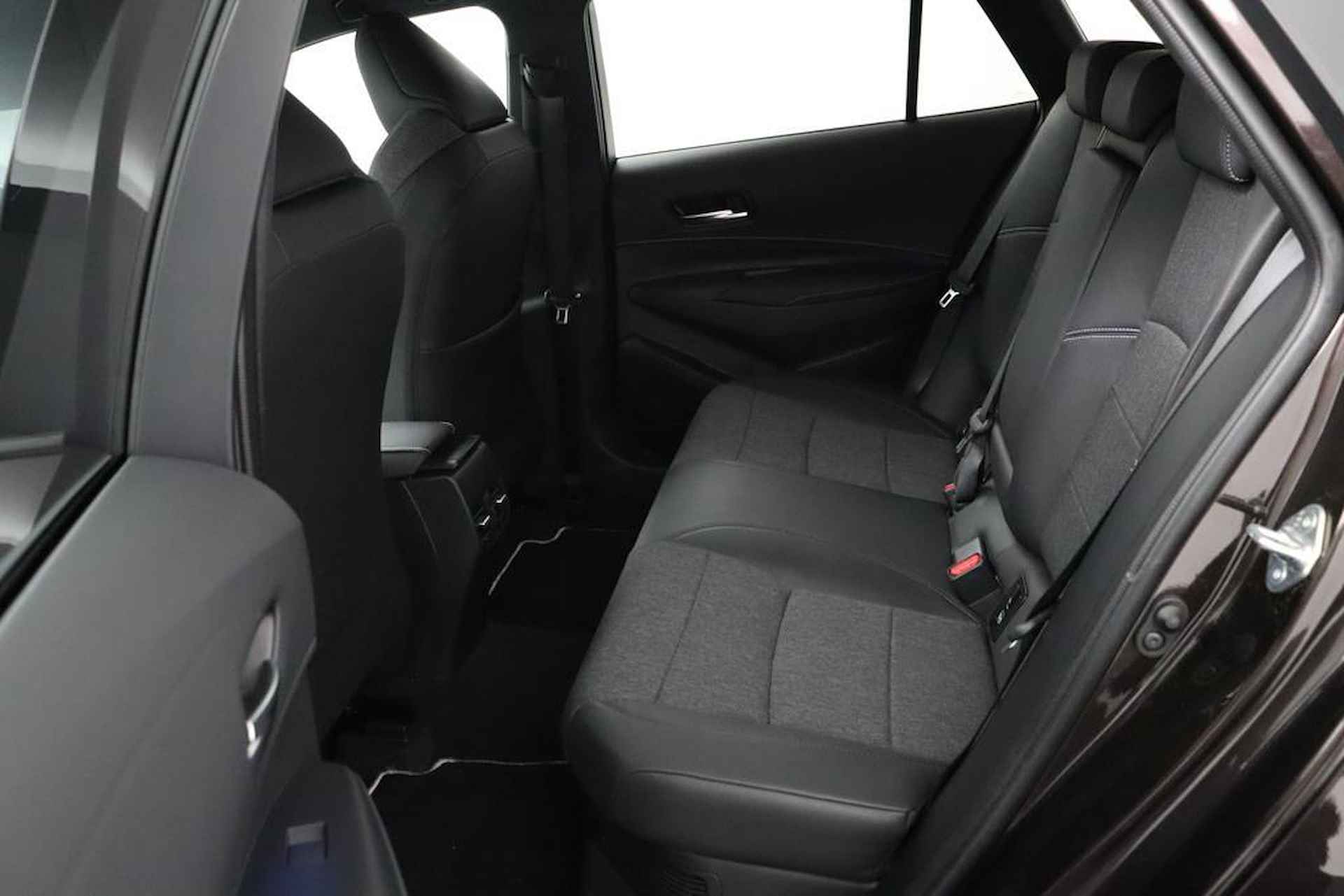 Toyota Corolla Touring Sports 1.8 Hybrid First Edition | Navigatie | Adaptieve-Cruise | Parkeersensoren | Elektrische achterklep | - 67/105