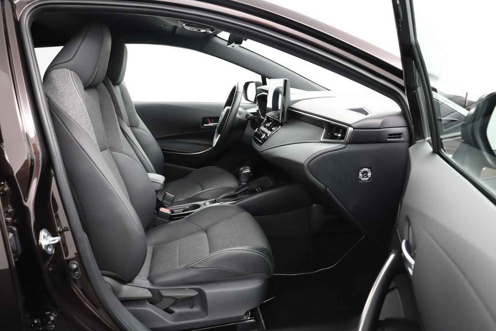 Toyota Corolla Touring Sports 1.8 Hybrid First Edition | Navigatie | Adaptieve-Cruise | Parkeersensoren | Elektrische achterklep | - 71/105