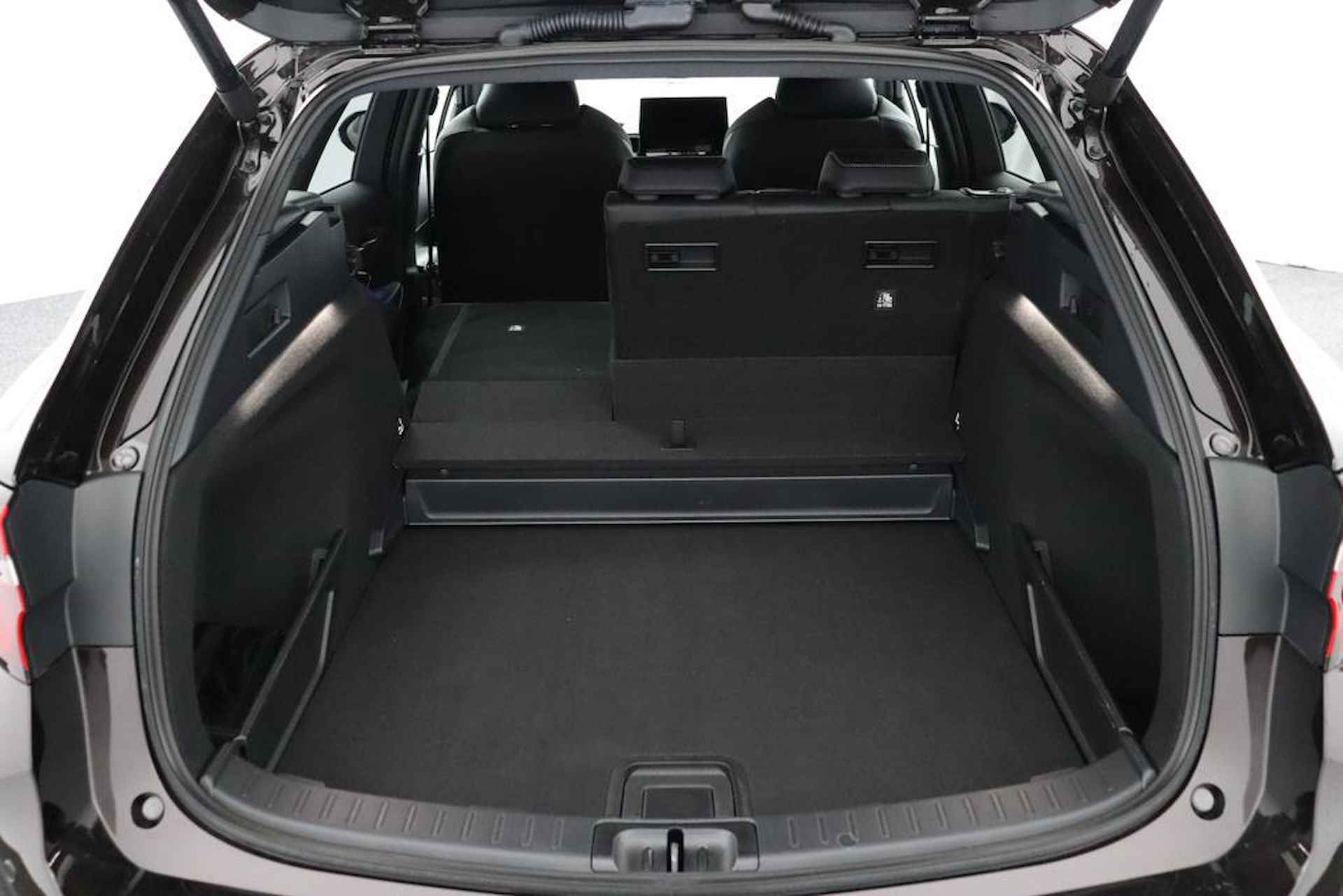 Toyota Corolla Touring Sports 1.8 Hybrid First Edition | Navigatie | Adaptieve-Cruise | Parkeersensoren | Elektrische achterklep | - 73/105