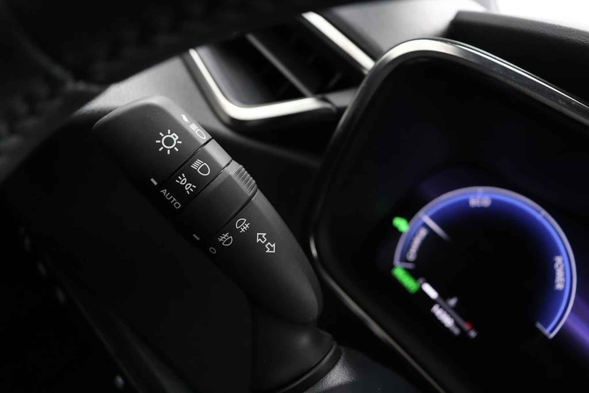 Toyota Corolla Touring Sports 1.8 Hybrid First Edition | Navigatie | Adaptieve-Cruise | Parkeersensoren | Elektrische achterklep | - 79/105