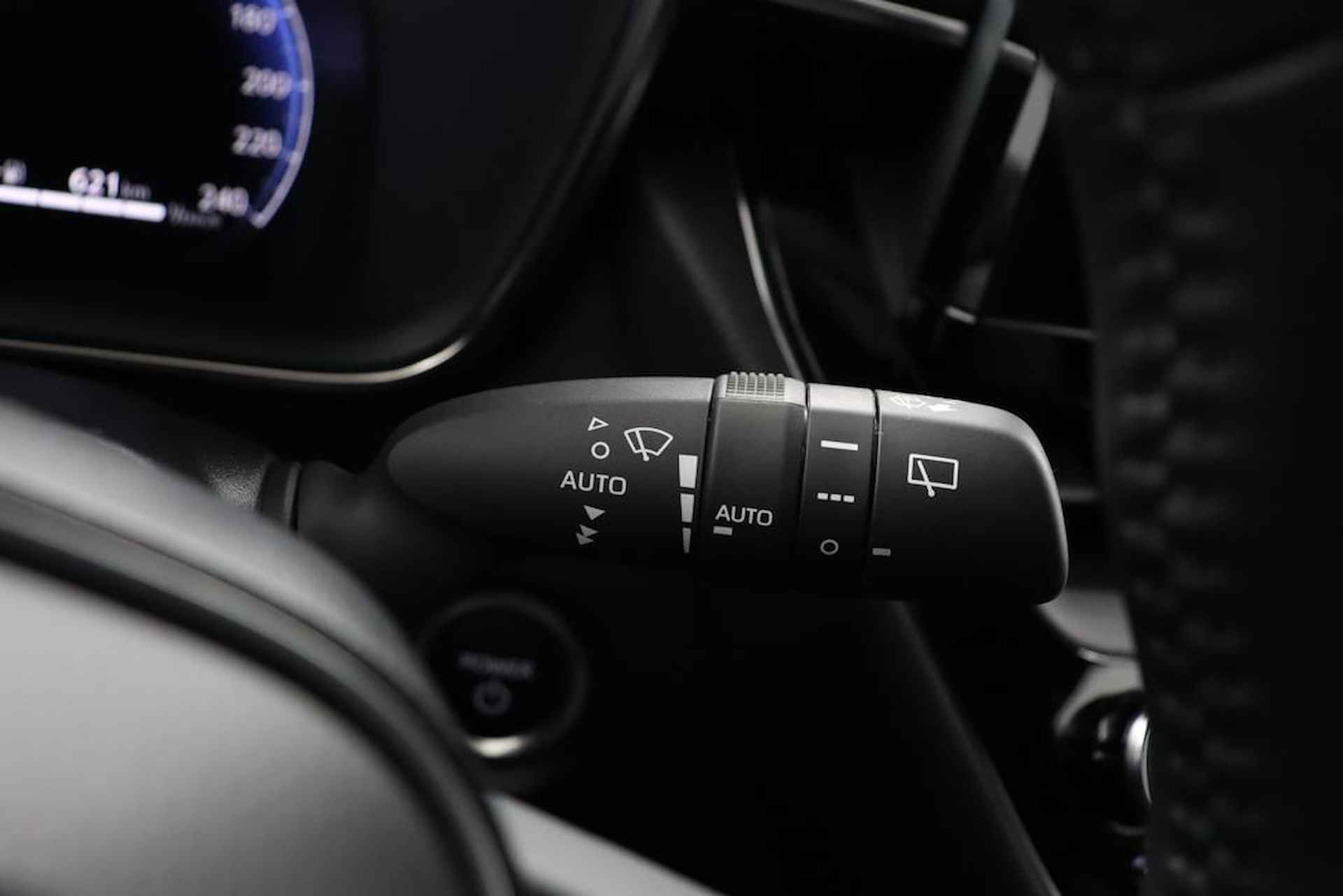 Toyota Corolla Touring Sports 1.8 Hybrid First Edition | Navigatie | Adaptieve-Cruise | Parkeersensoren | Elektrische achterklep | - 80/105