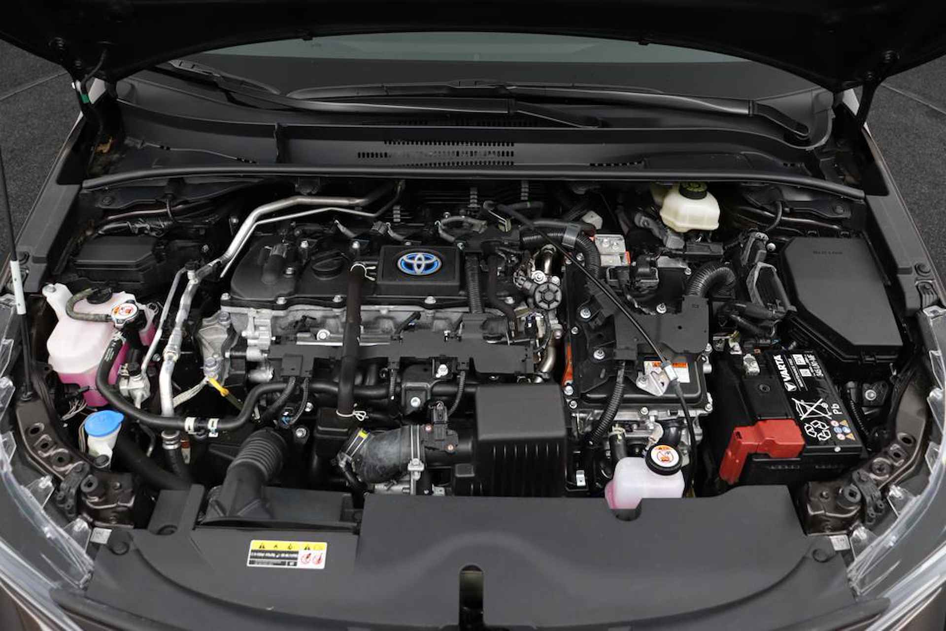 Toyota Corolla Touring Sports 1.8 Hybrid First Edition | Navigatie | Adaptieve-Cruise | Parkeersensoren | Elektrische achterklep | - 83/105