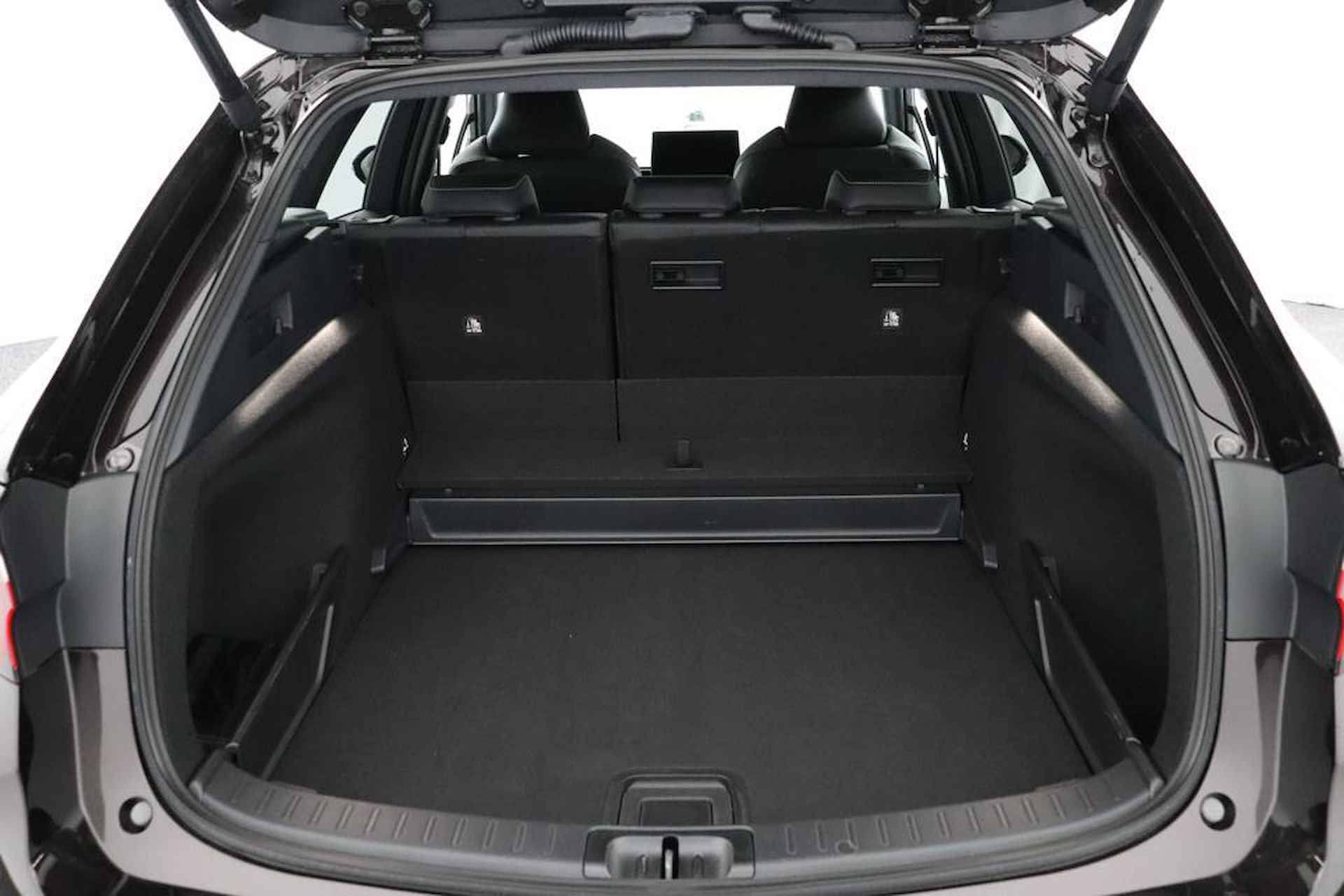 Toyota Corolla Touring Sports 1.8 Hybrid First Edition | Navigatie | Adaptieve-Cruise | Parkeersensoren | Elektrische achterklep | - 90/105