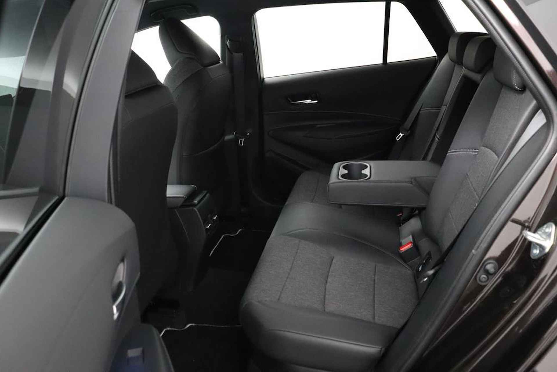 Toyota Corolla Touring Sports 1.8 Hybrid First Edition | Navigatie | Adaptieve-Cruise | Parkeersensoren | Elektrische achterklep | - 92/105
