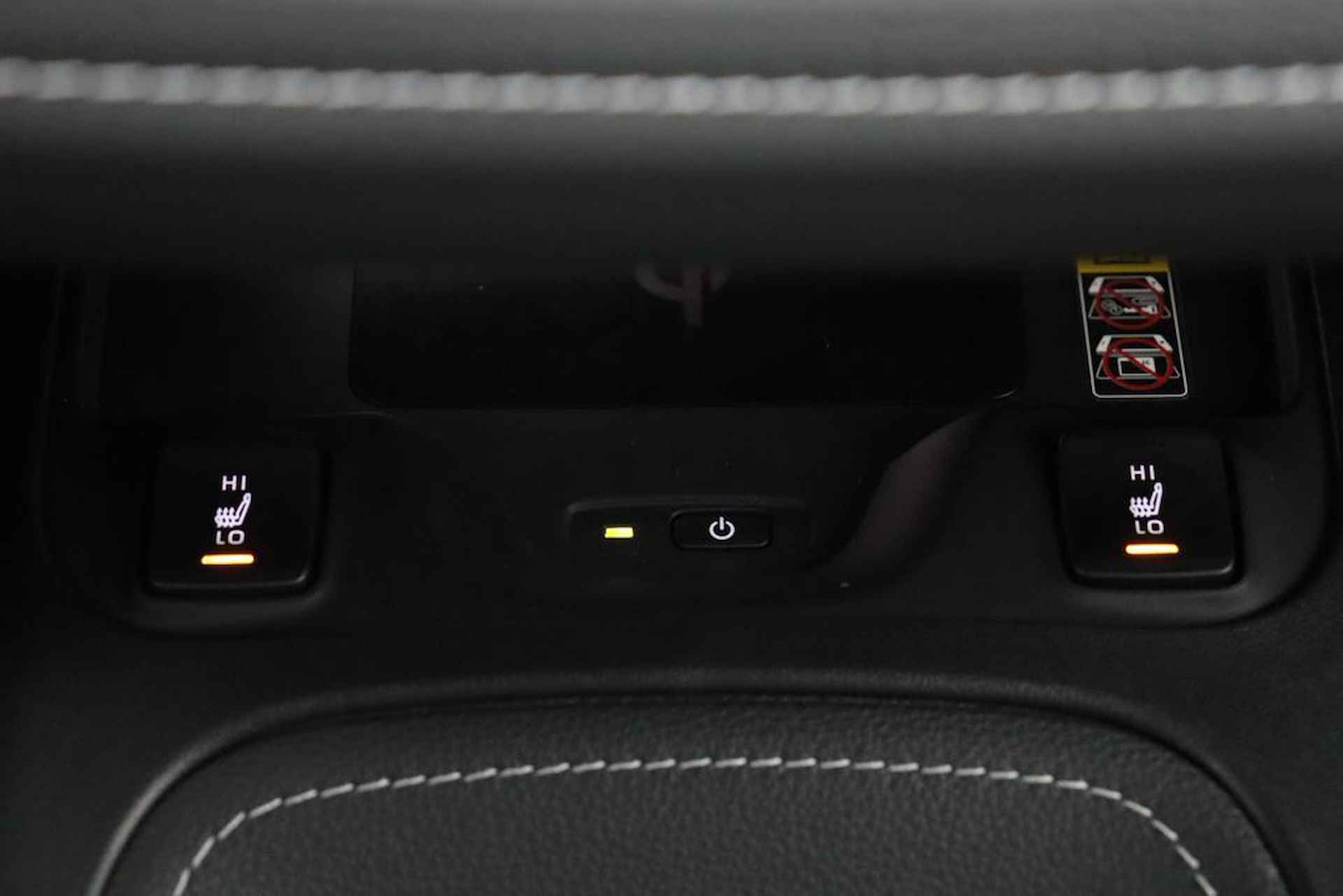 Toyota Corolla Touring Sports 1.8 Hybrid First Edition | Navigatie | Adaptieve-Cruise | Parkeersensoren | Elektrische achterklep | - 95/105