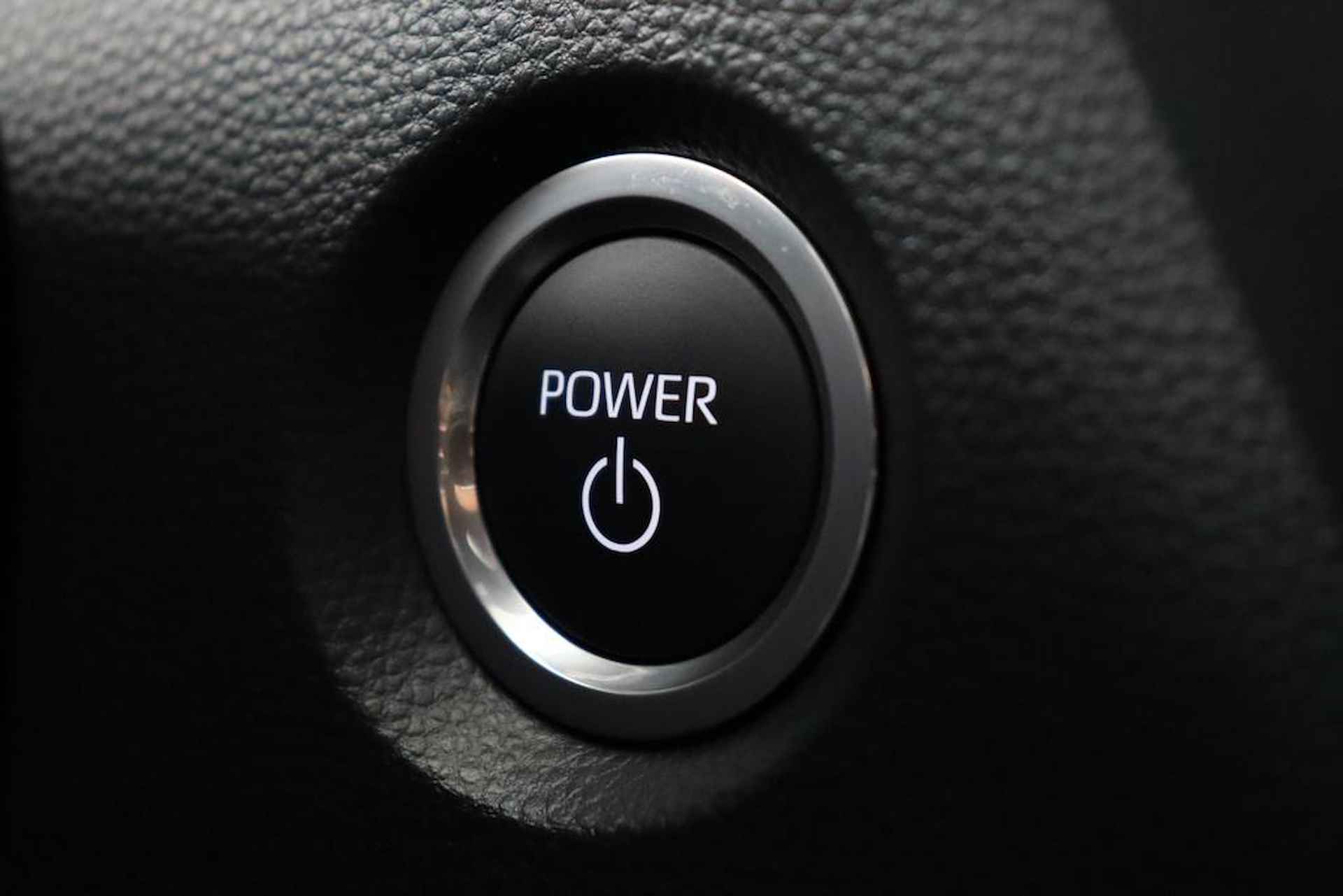 Toyota Corolla Touring Sports 1.8 Hybrid First Edition | Navigatie | Adaptieve-Cruise | Parkeersensoren | Elektrische achterklep | - 96/105