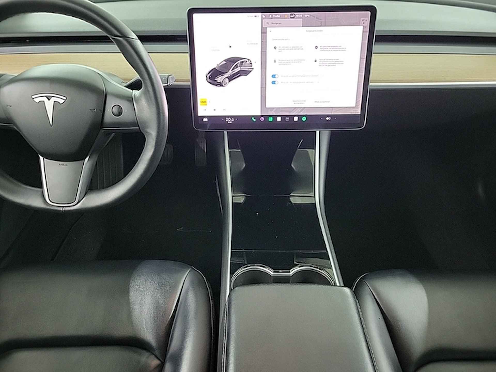 Tesla Model 3 Standard RWD Plus 60 kWh (238 PK) 1e-Eig, Tesla-Dealer-Onderh, 12-Mnd-BOVAG, NL-Auto, Leer, Panorama, Autopilot, Keyless-Entry/Start, Achteruitrijcamera, Parkeersensoren-V+A, DAB, Bluetooth, Stoelverwarming, Licht-Zicht-Pakket, Lm-Velgen-18Inch, Privacy-Glas - 10/19