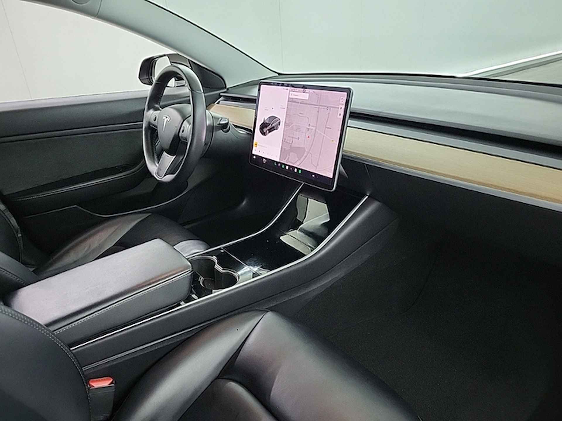 Tesla Model 3 Standard RWD Plus 60 kWh (238 PK) 1e-Eig, Tesla-Dealer-Onderh, 12-Mnd-BOVAG, NL-Auto, Leer, Panorama, Autopilot, Keyless-Entry/Start, Achteruitrijcamera, Parkeersensoren-V+A, DAB, Bluetooth, Stoelverwarming, Licht-Zicht-Pakket, Lm-Velgen-18Inch, Privacy-Glas - 8/20