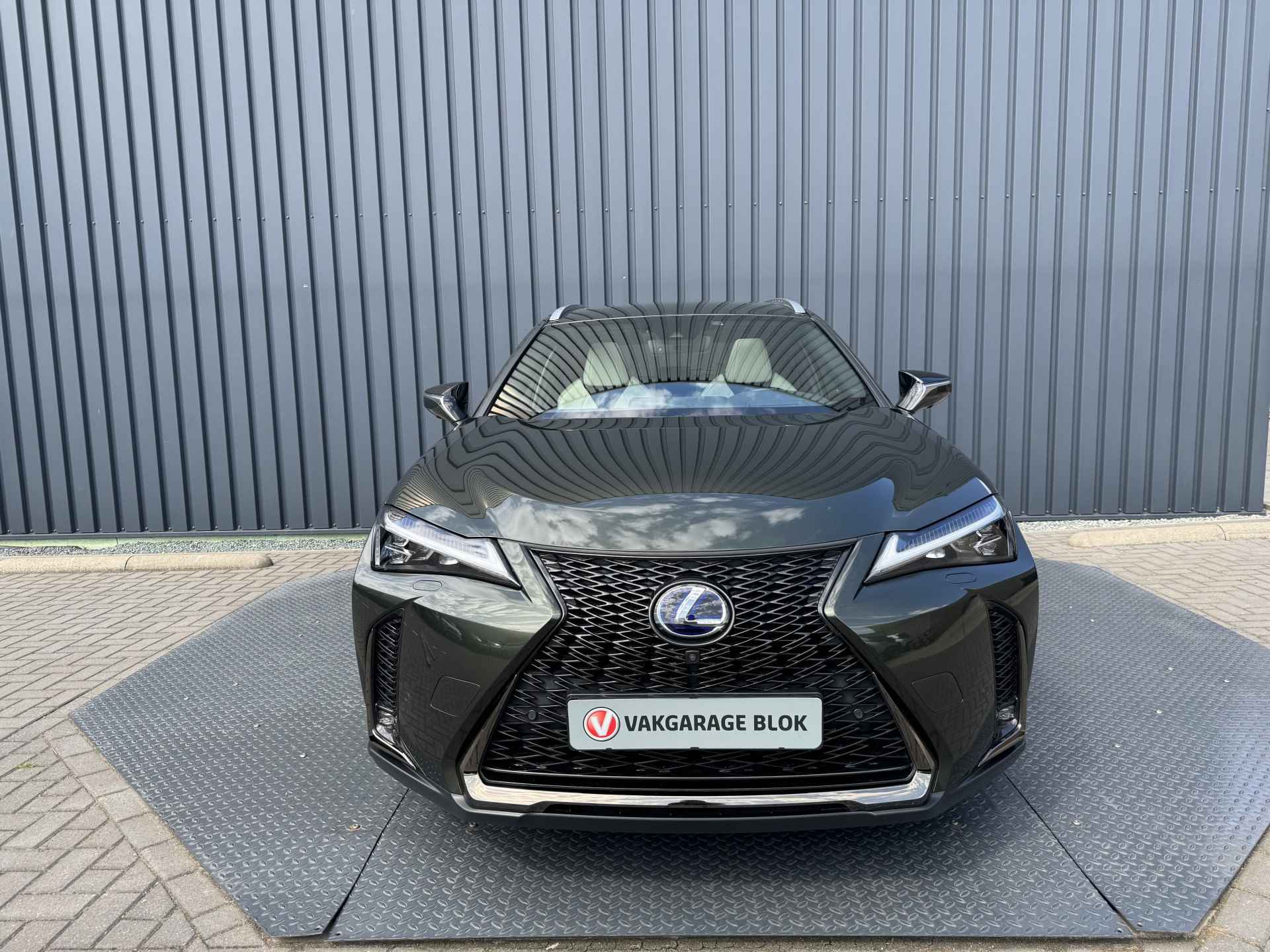 Lexus UX 250h F Sport Premium / President Pack | Ivoor leer | afnm. Trekhaak | 10 jr Garantie | Rijklaar!! - 6/48