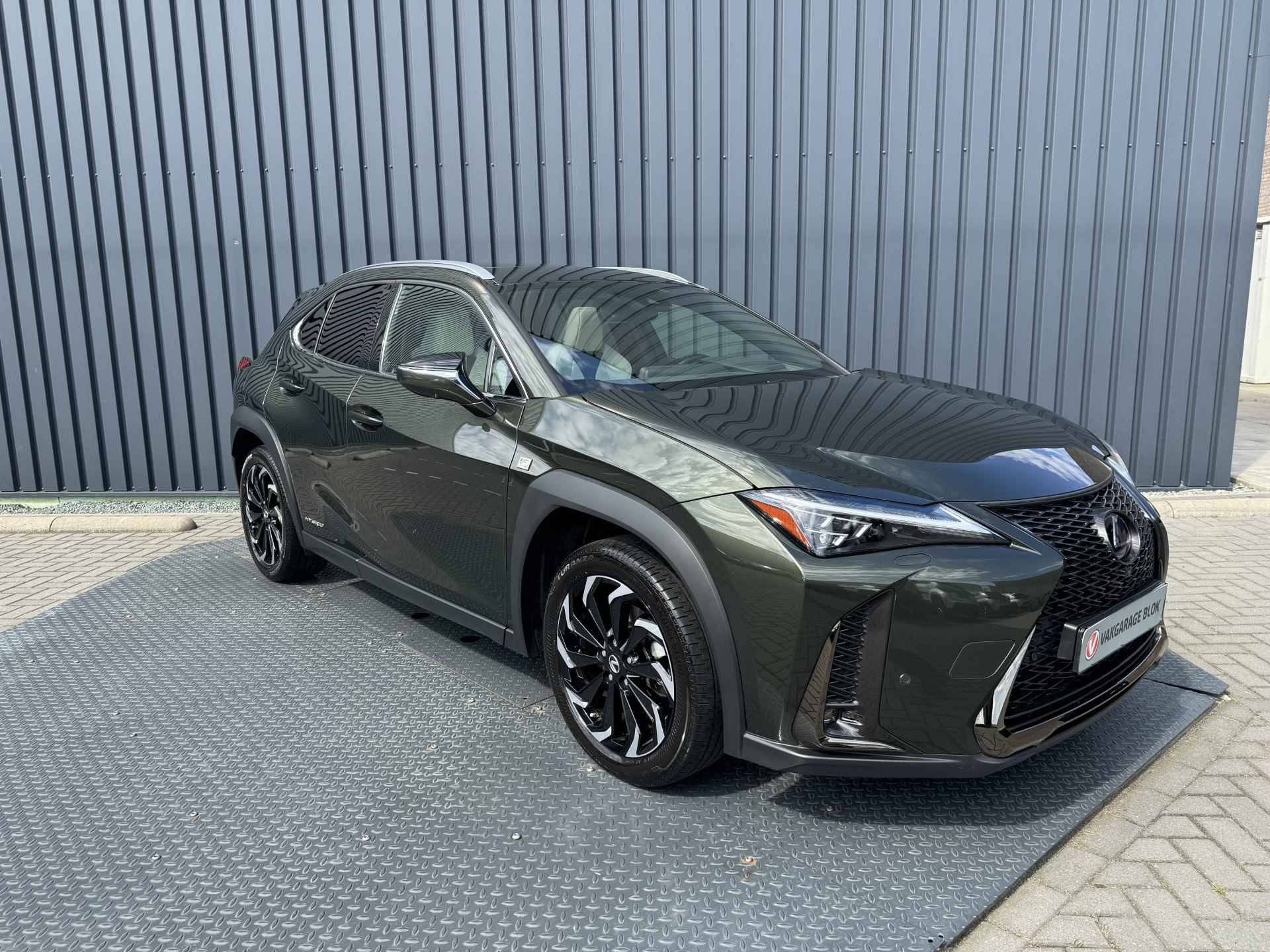 Lexus UX 250h F Sport Premium / President Pack | Ivoor leer | afnm. Trekhaak | 10 jr Garantie | Rijklaar!! - 7/48