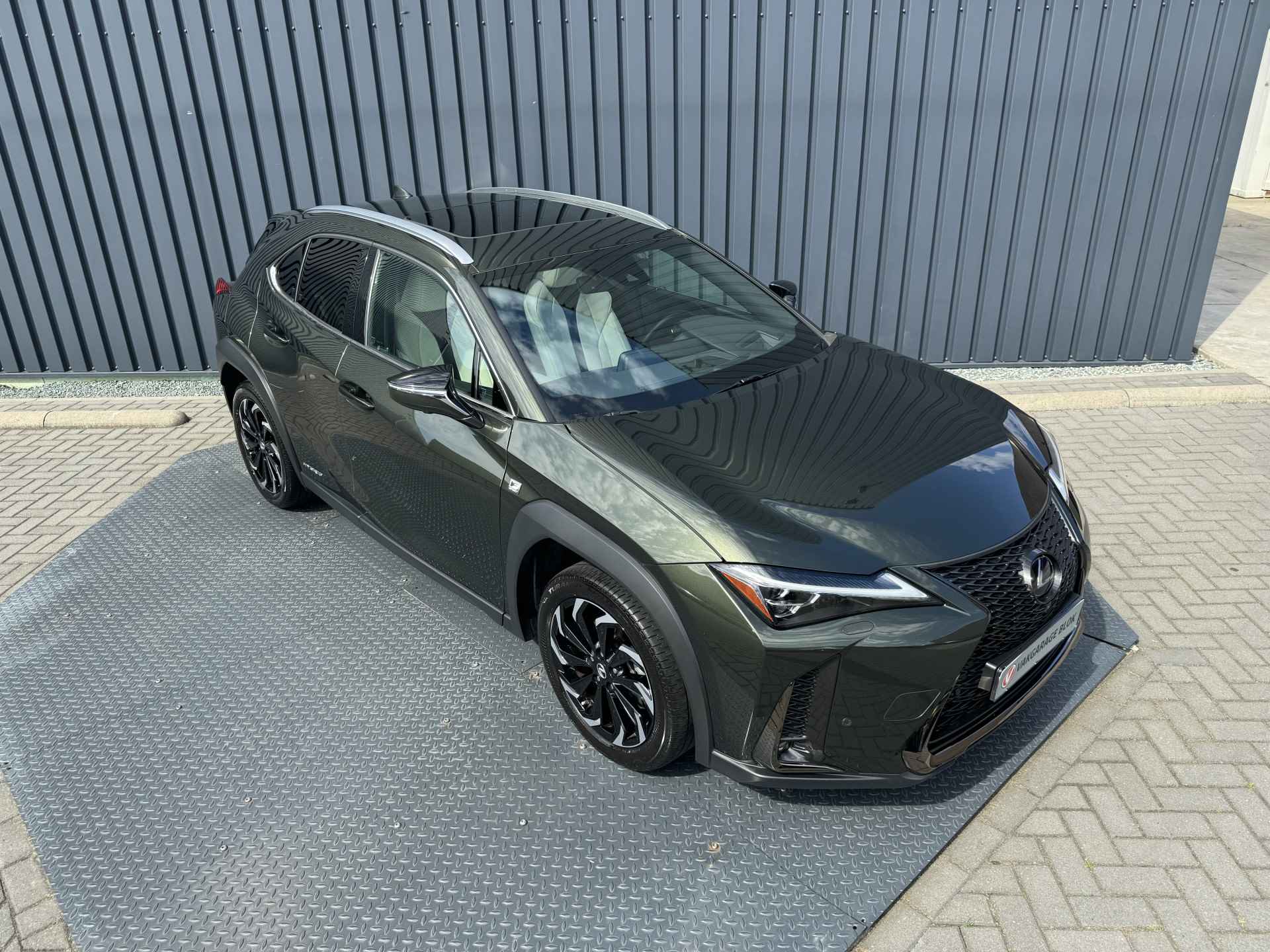 Lexus UX 250h F Sport Premium / President Pack | Ivoor leer | afnm. Trekhaak | 10 jr Garantie | Rijklaar!! - 8/48