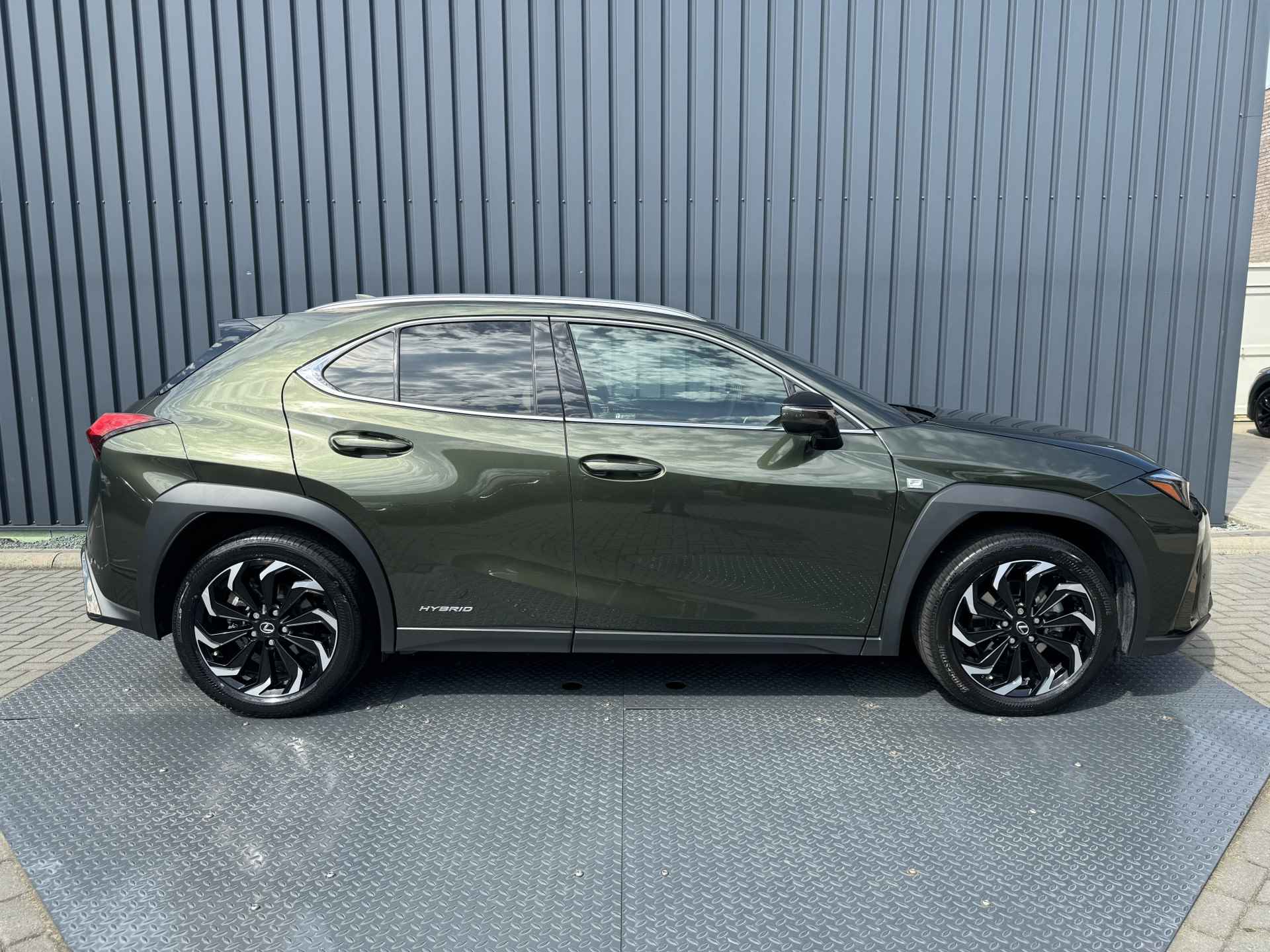 Lexus UX 250h F Sport Premium / President Pack | Ivoor leer | afnm. Trekhaak | 10 jr Garantie | Rijklaar!! - 9/48