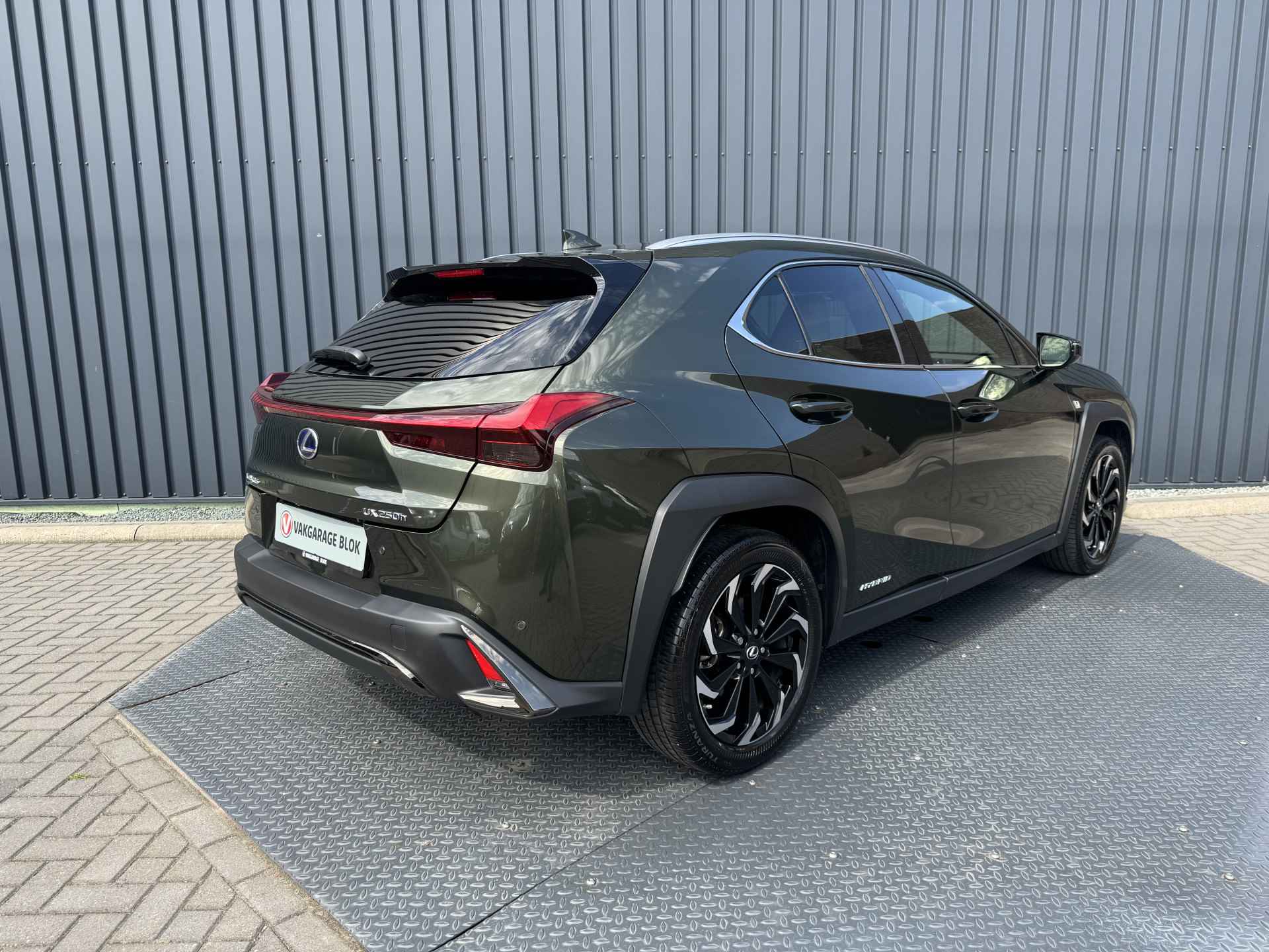 Lexus UX 250h F Sport Premium / President Pack | Ivoor leer | afnm. Trekhaak | 10 jr Garantie | Rijklaar!! - 10/48