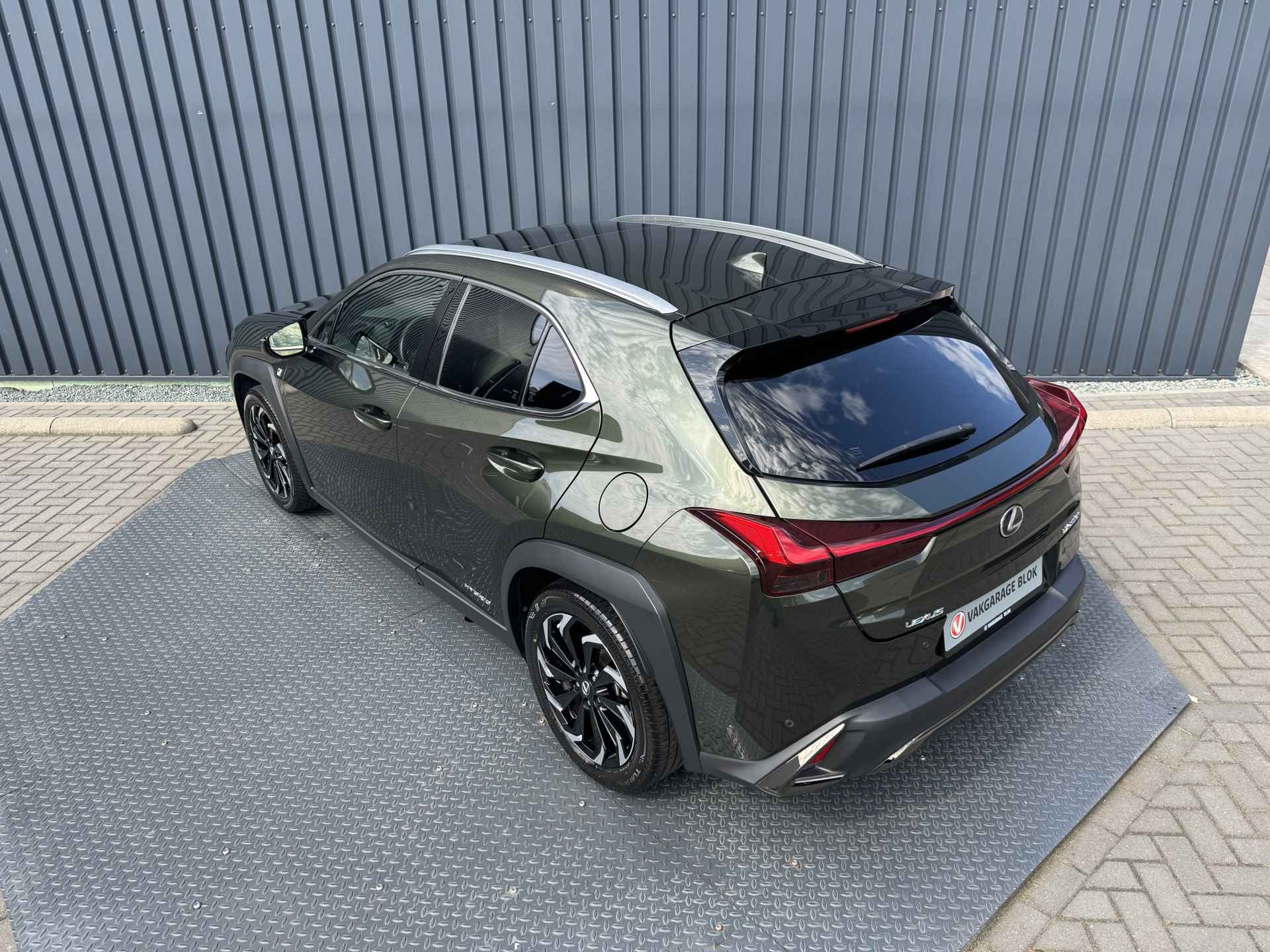 Lexus UX 250h F Sport Premium / President Pack | Ivoor leer | afnm. Trekhaak | 10 jr Garantie | Rijklaar!! - 14/48