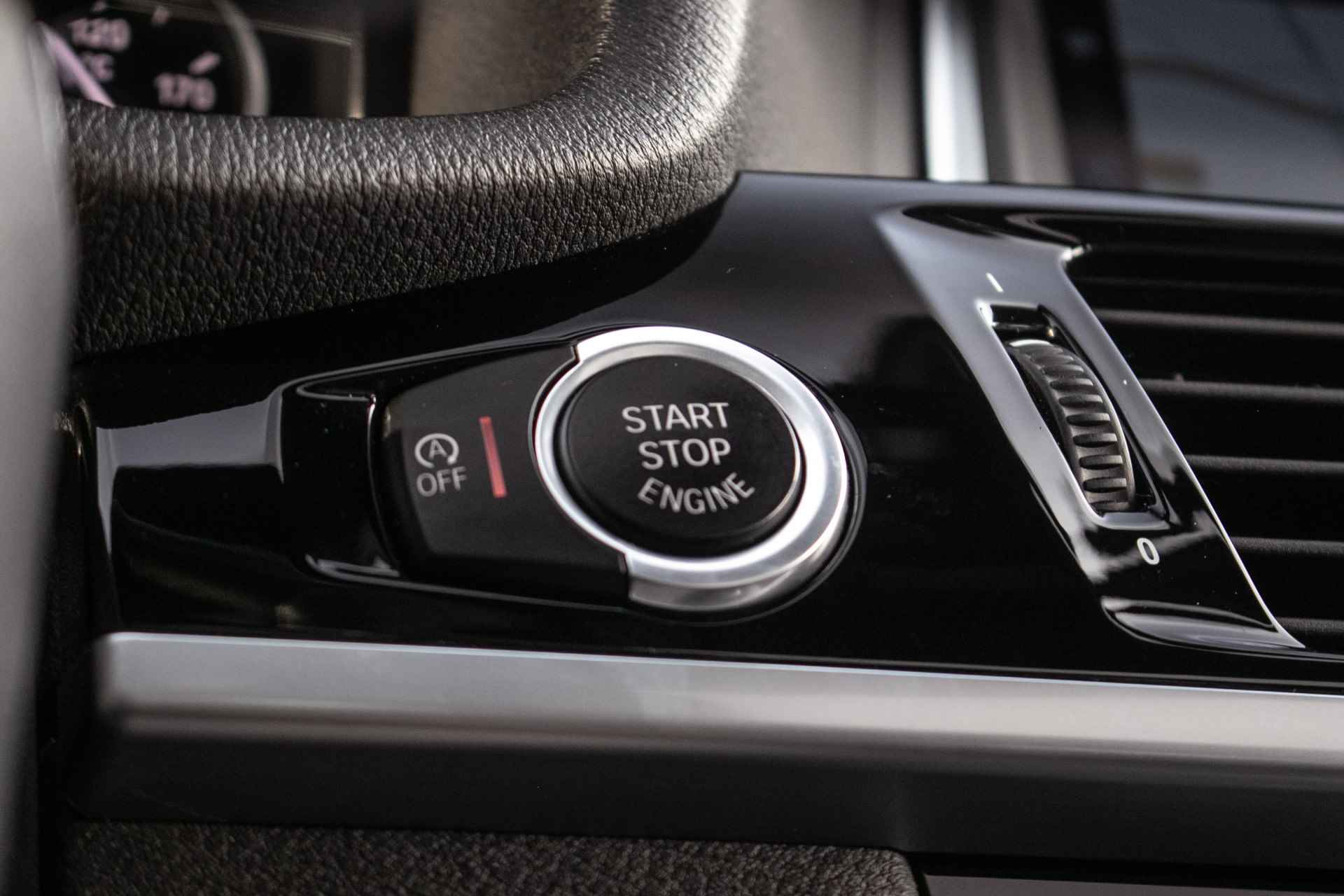 BMW X4 M40i High Executive Automaat 361 PK - All in rijklaarprijs | Schuifdak | Trekhaak wegkl. | Leder | Mem. stoelen | Nav - 31/61