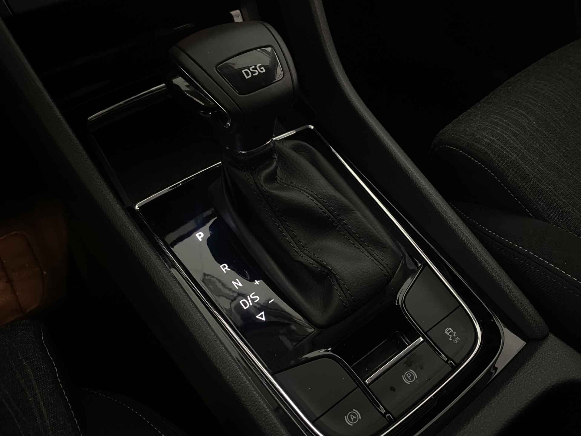 Škoda Karoq 1.5 TSI ACT Style | Automaat | Apple CarPlay | Navi | Climate Control | DAB | Verwarmde Voorruit | - 17/44