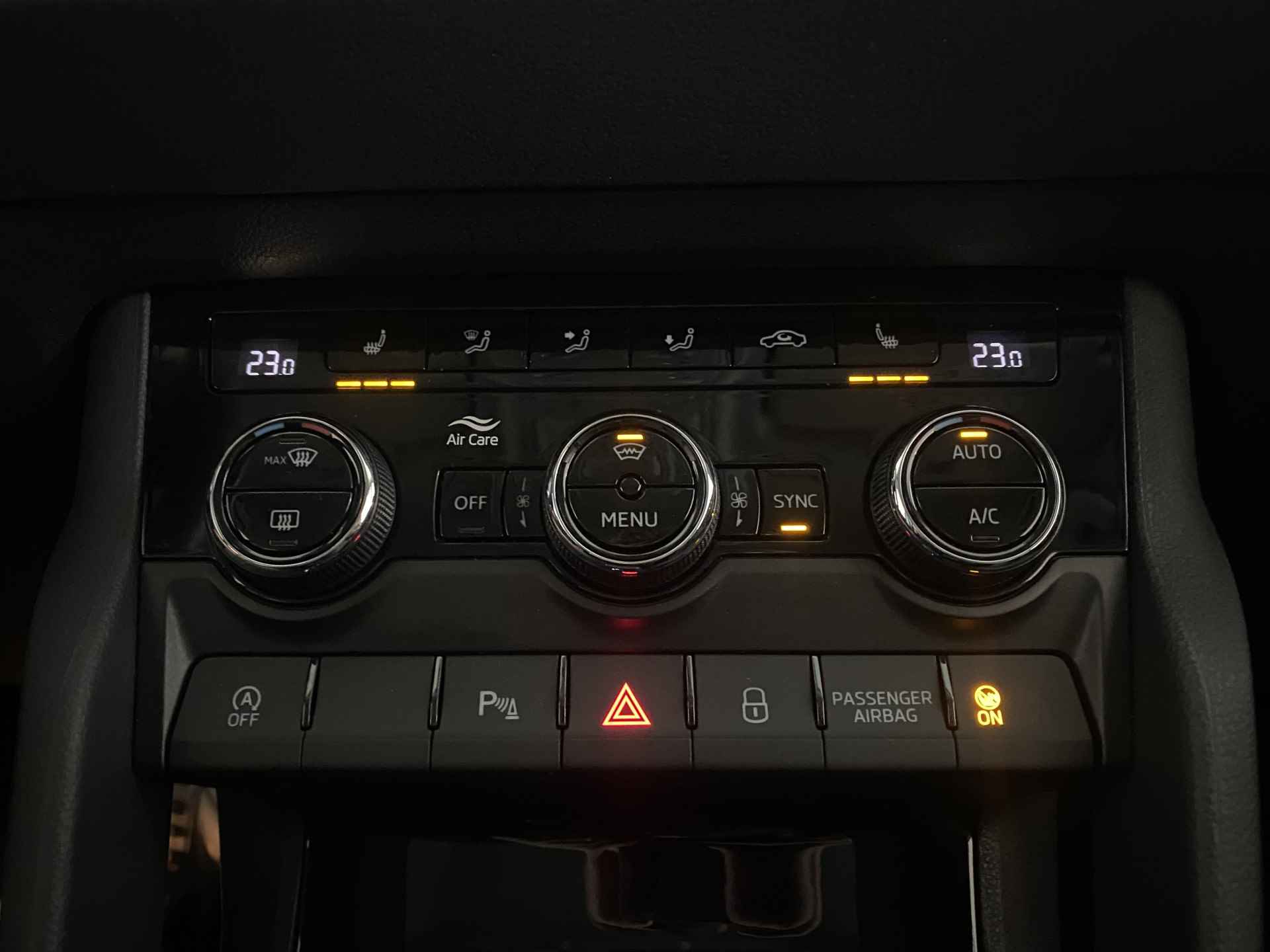 Škoda Karoq 1.5 TSI ACT Style | Automaat | Apple CarPlay | Navi | Climate Control | DAB | Verwarmde Voorruit | - 18/44