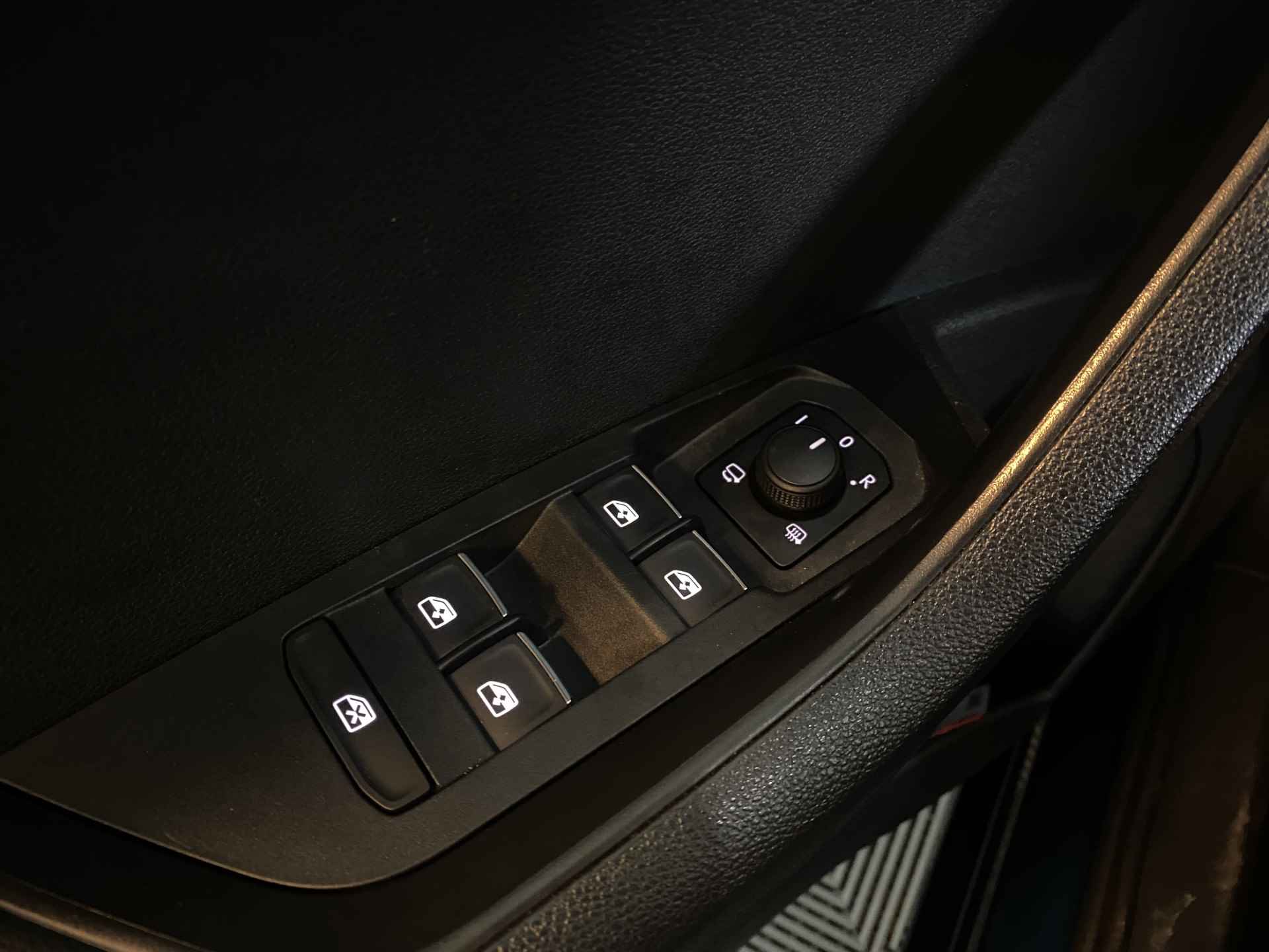 Škoda Karoq 1.5 TSI ACT Style | Automaat | Apple CarPlay | Navi | Climate Control | DAB | Verwarmde Voorruit | - 35/44